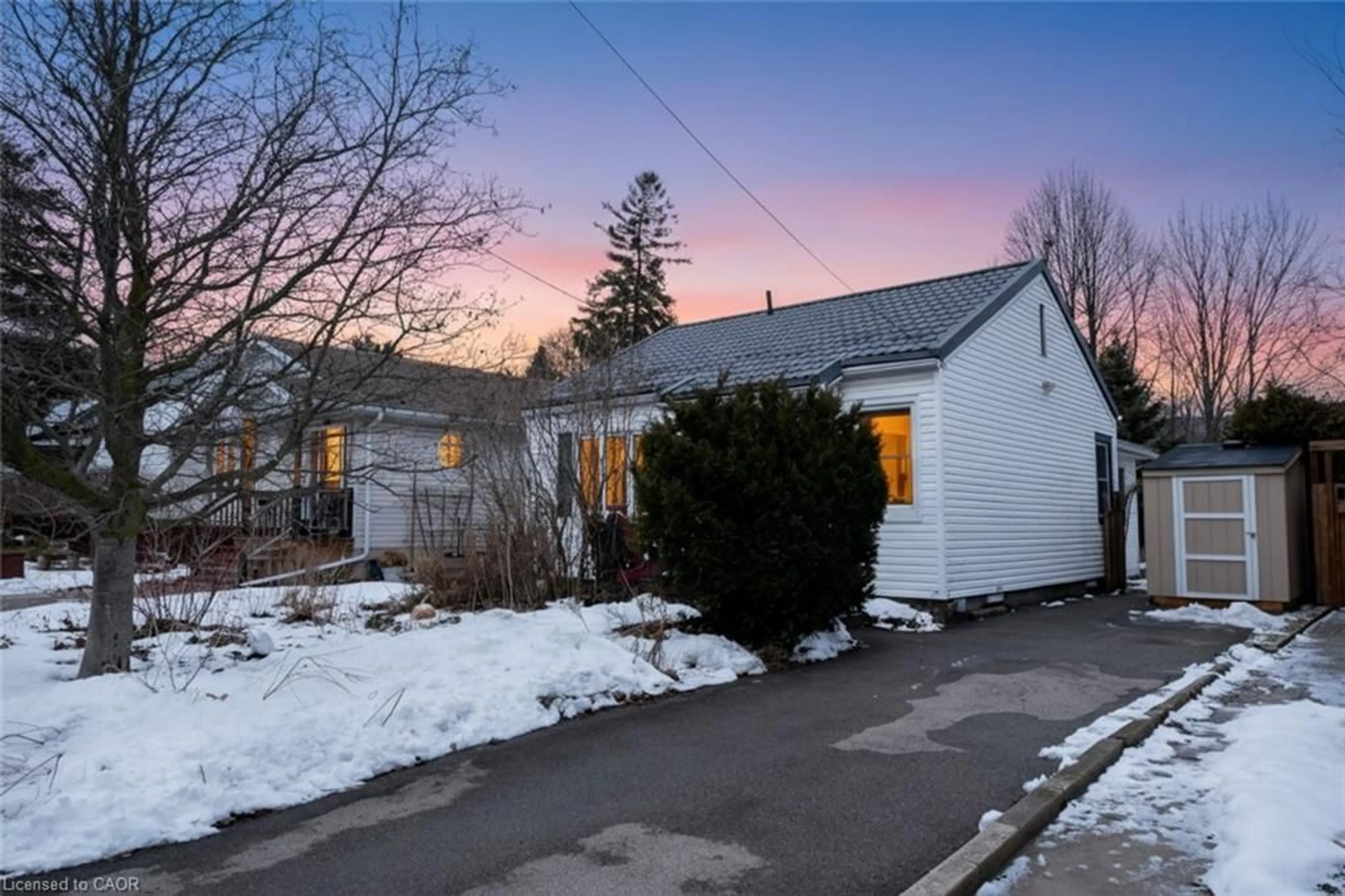 Unknown for 30 Hunter St, Dundas Ontario L9H 1E6