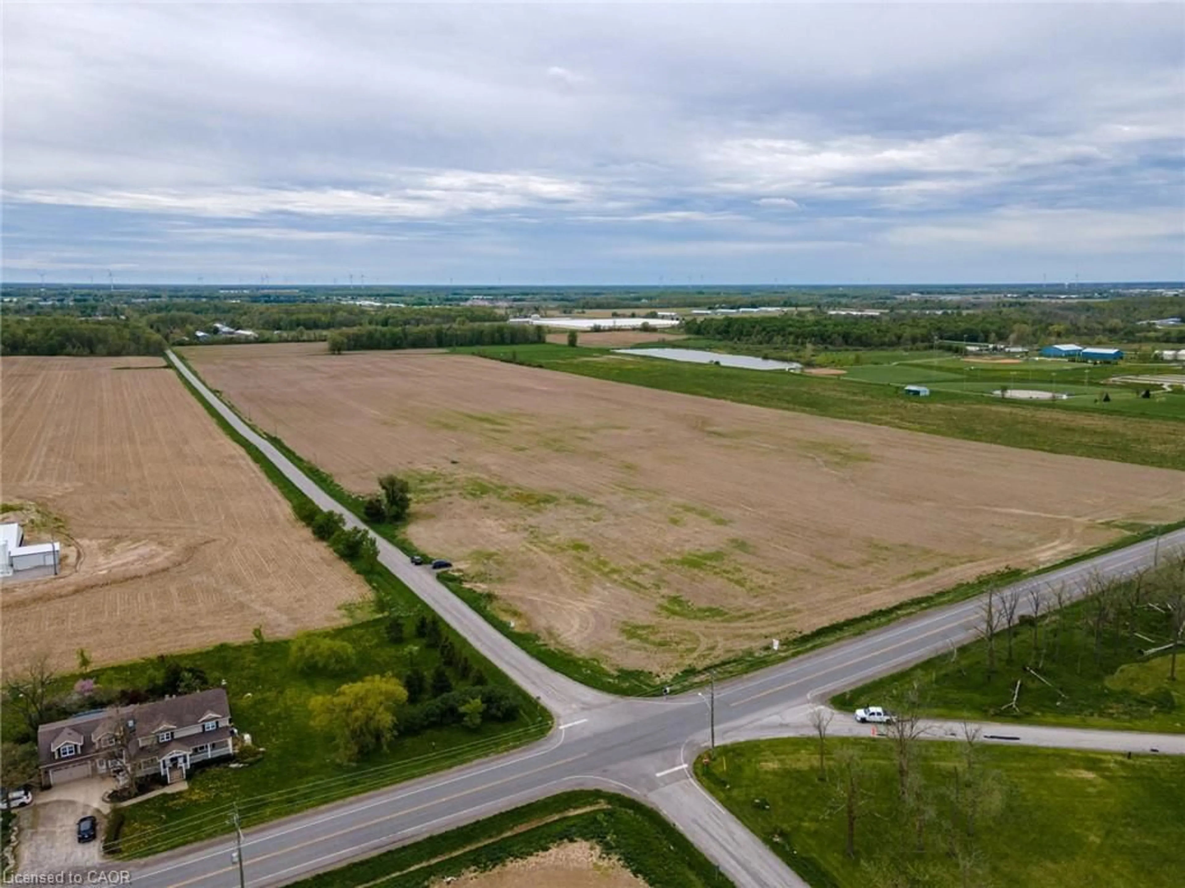 A pic from outside/outdoor area/front of a property/back of a property/a pic from drone, unknown for 3564 Frost Rd, Beamsville Ontario L0R 1B2