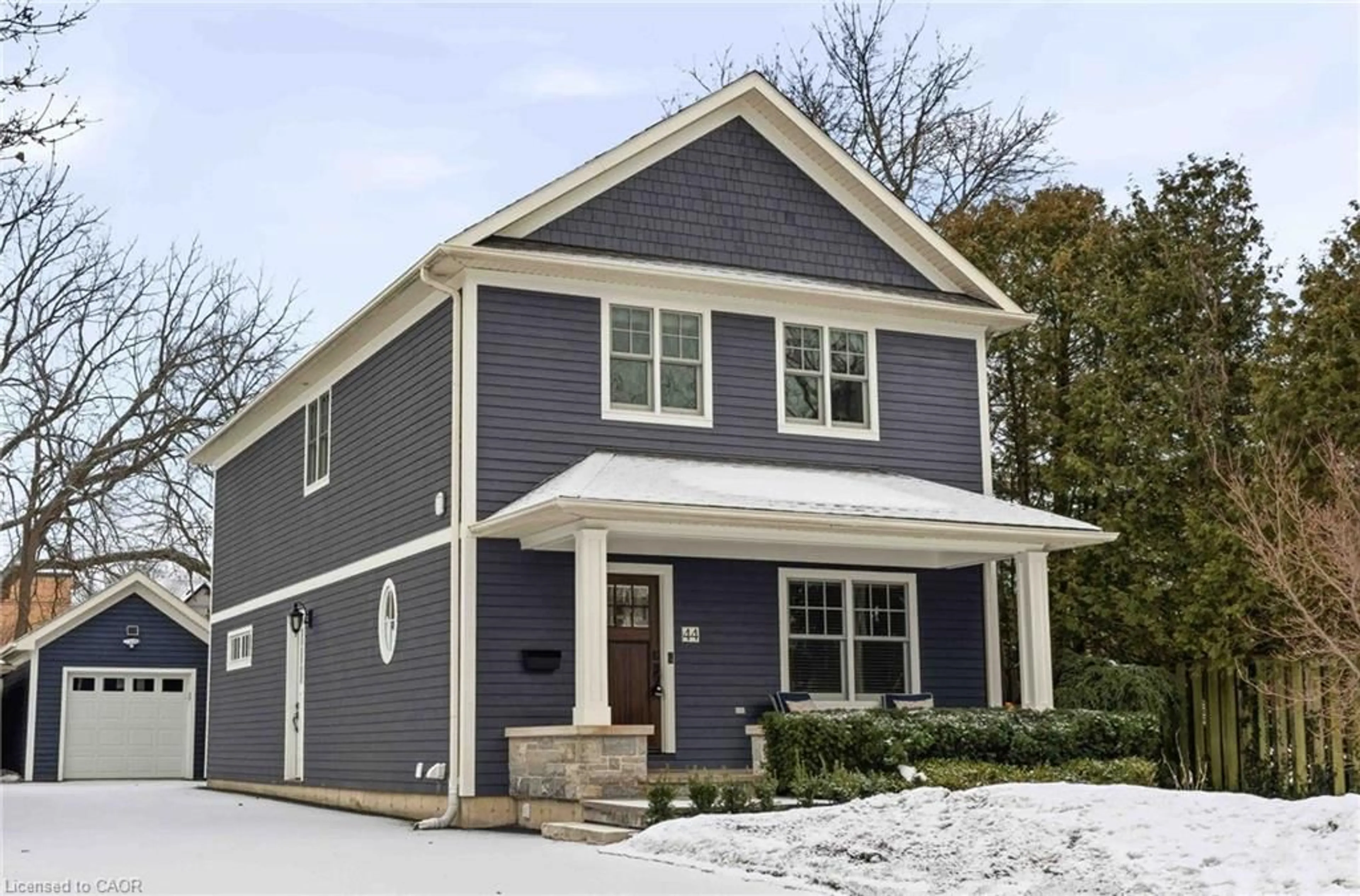 Home with vinyl exterior material, street for 44 Head St, Oakville Ontario L6K 1L5