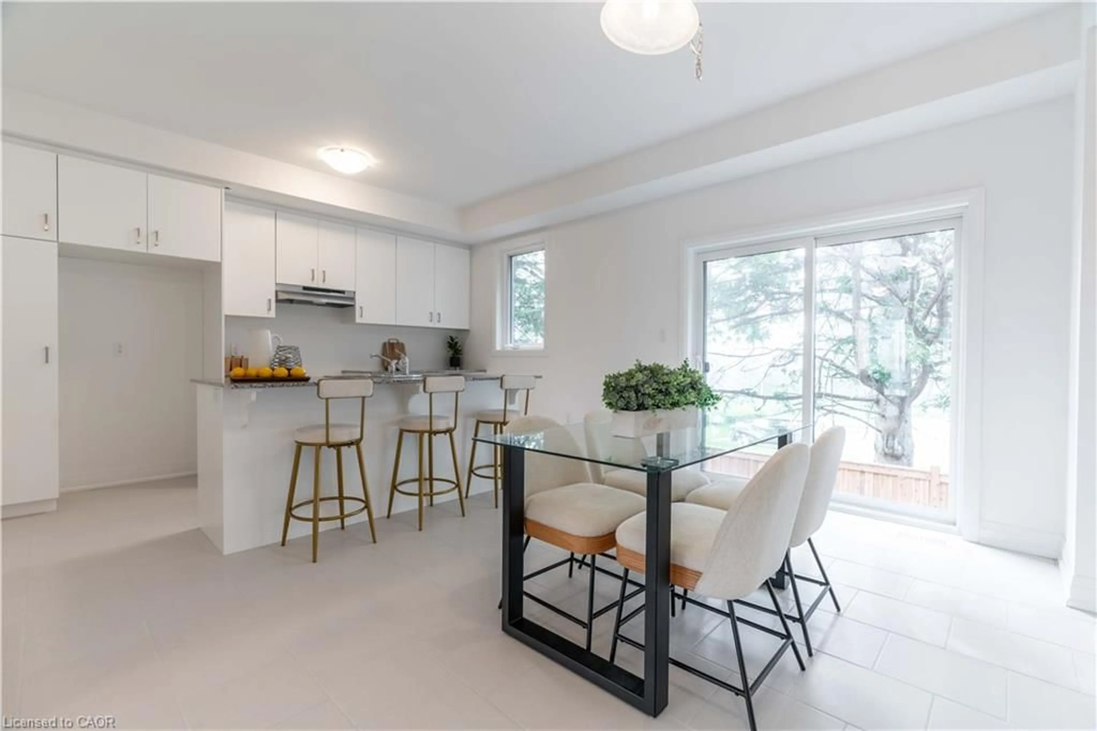 Open concept kitchen, unknown for 11 Briar Crt, Halton Hills Ontario L7G 0P5