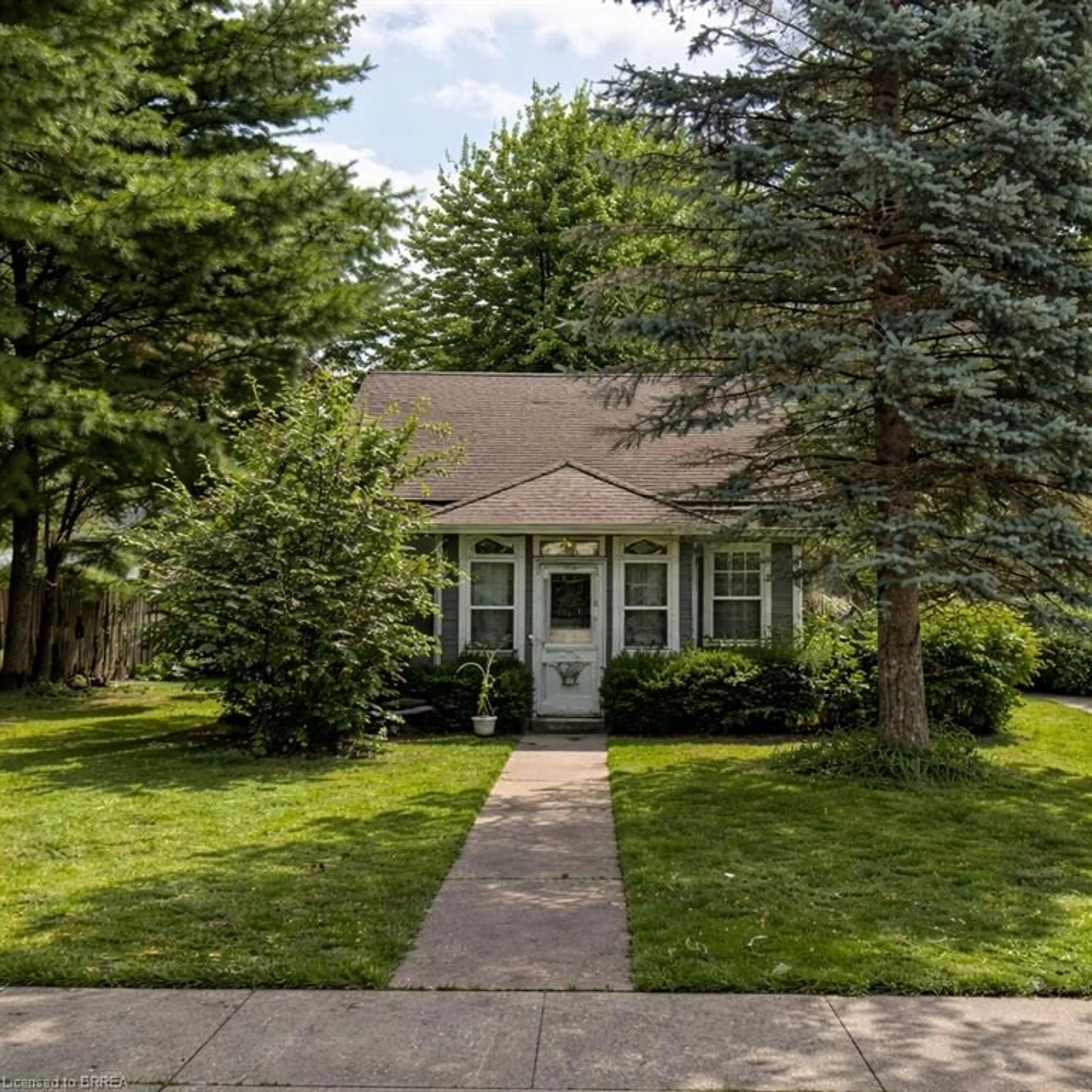 Home with vinyl exterior material, street for 515 Ainley St, Brussels Ontario N0G 1H0