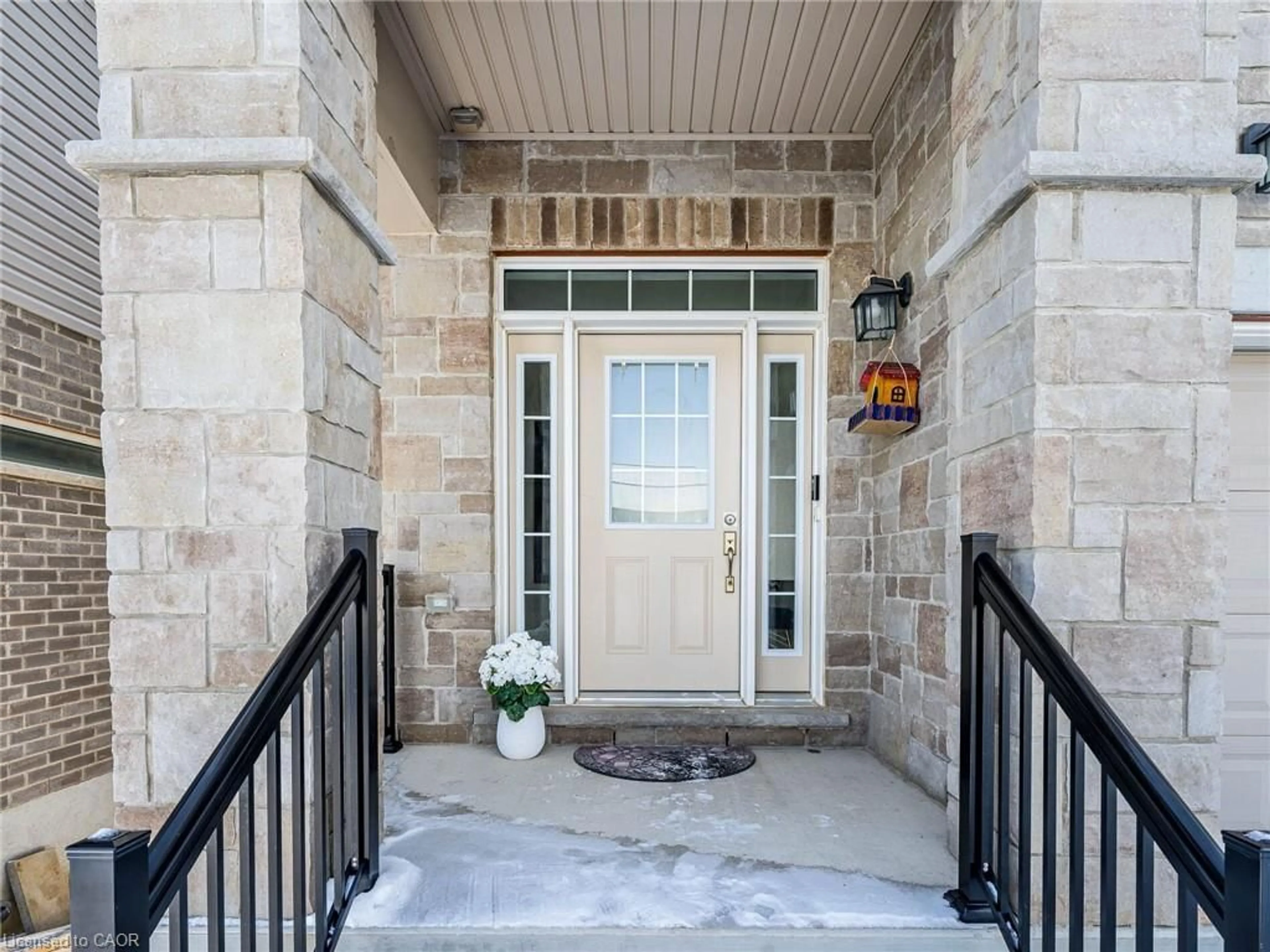 Indoor entryway for 677 Thomas Slee Dr, Kitchener Ontario N2P 0J1