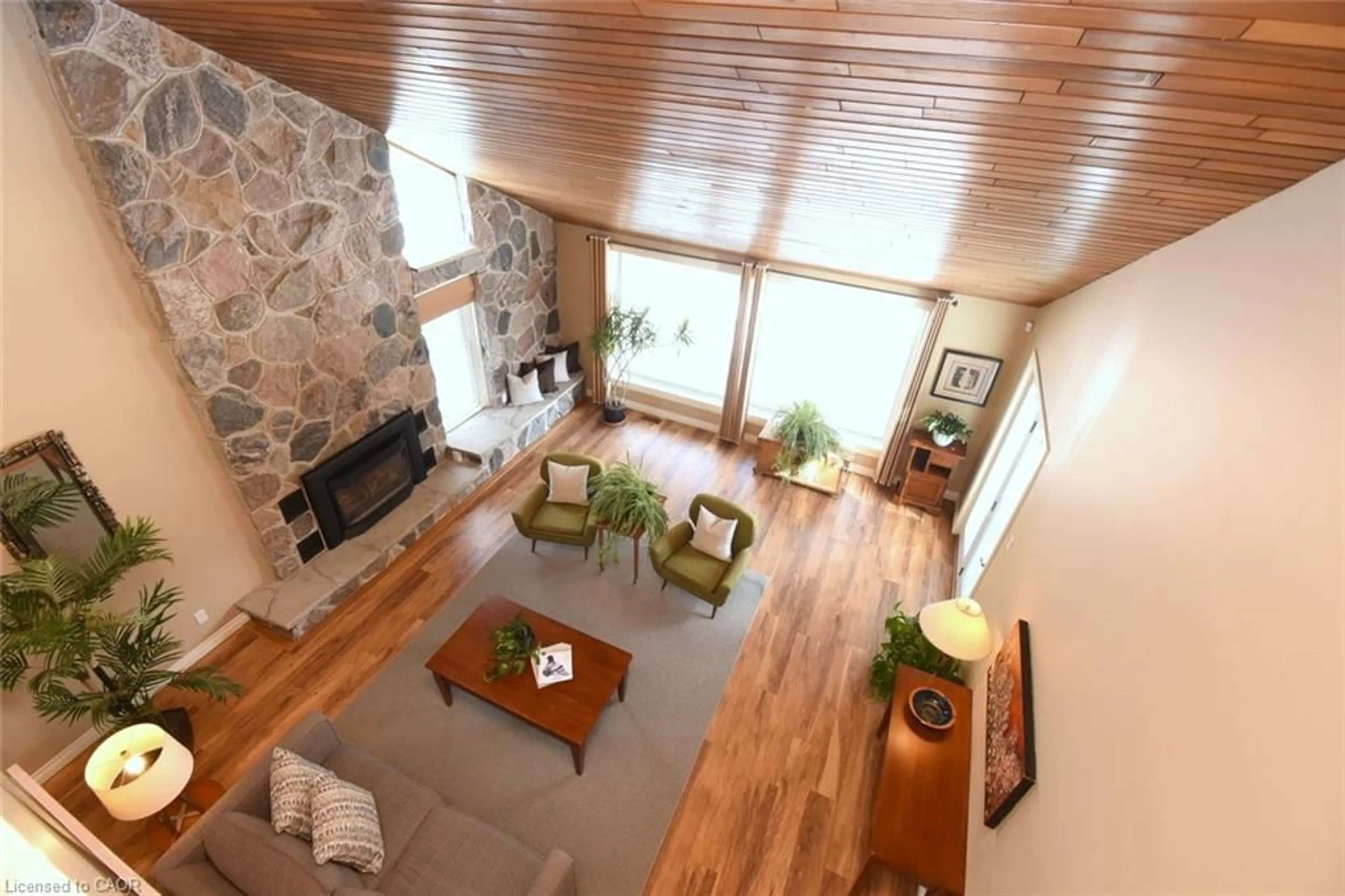 Living room with furniture, wood/laminate floor for 2952 Powerline Rd, Ancaster Ontario L0R 1T0