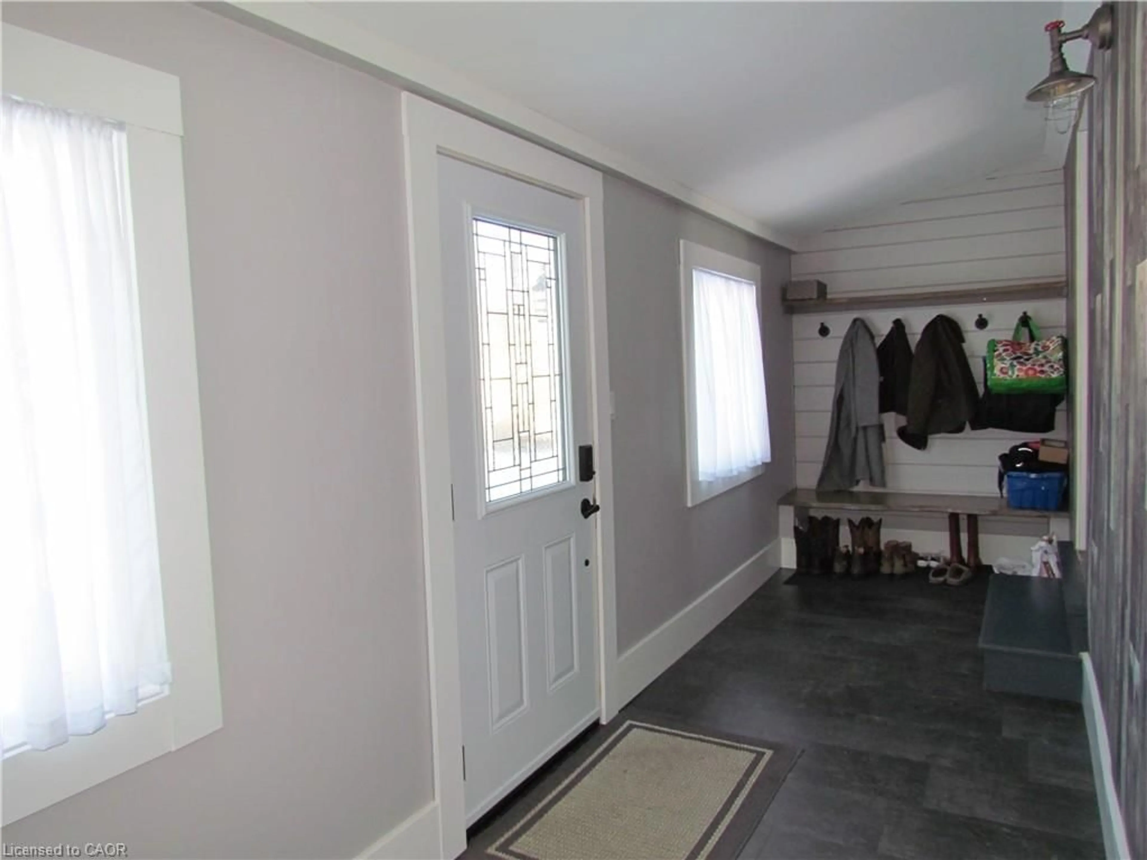 Indoor entryway for 120 Queen St, St. Williams Ontario N0E 1P0