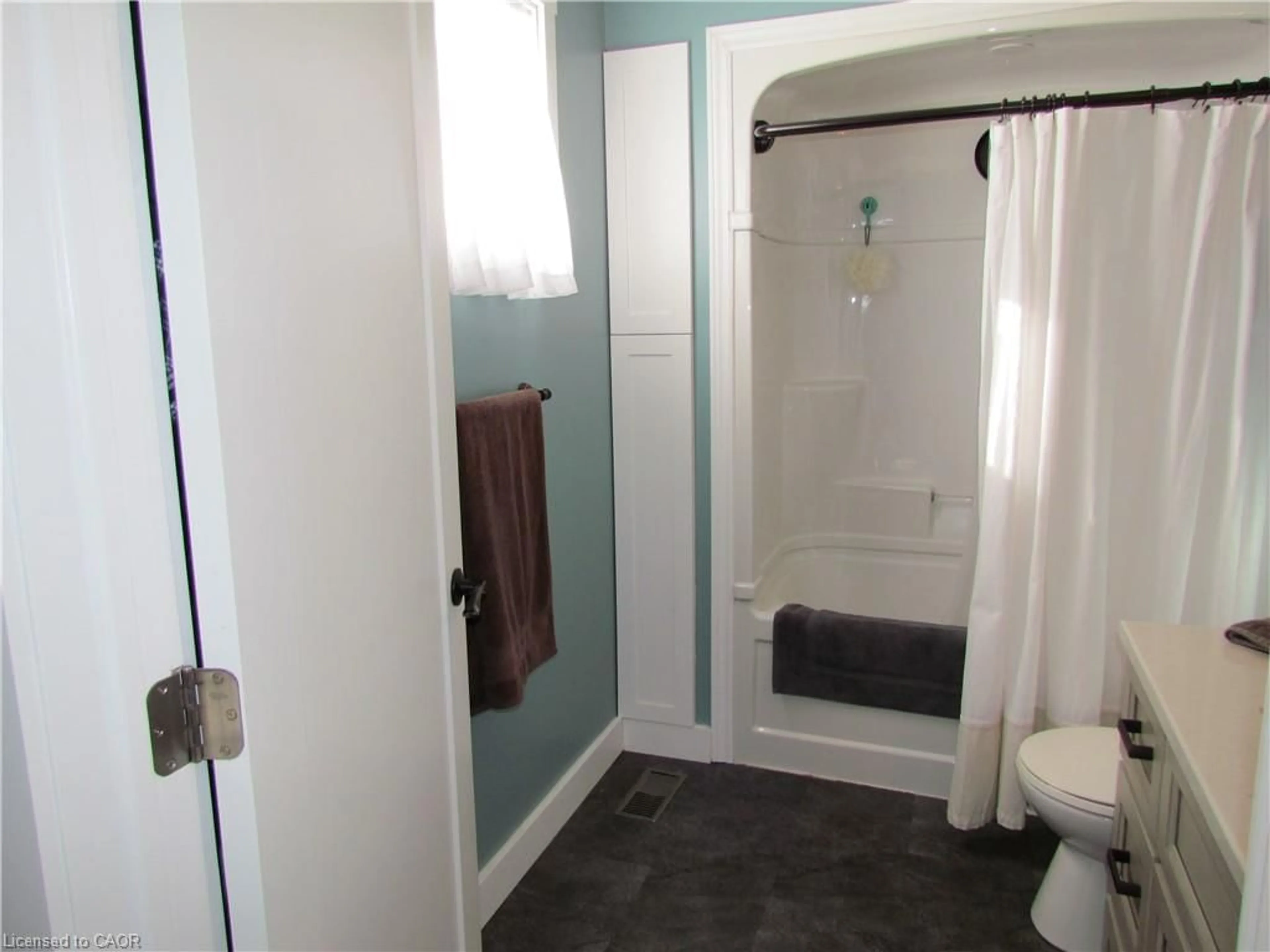 Standard bathroom, unknown for 120 Queen St, St. Williams Ontario N0E 1P0