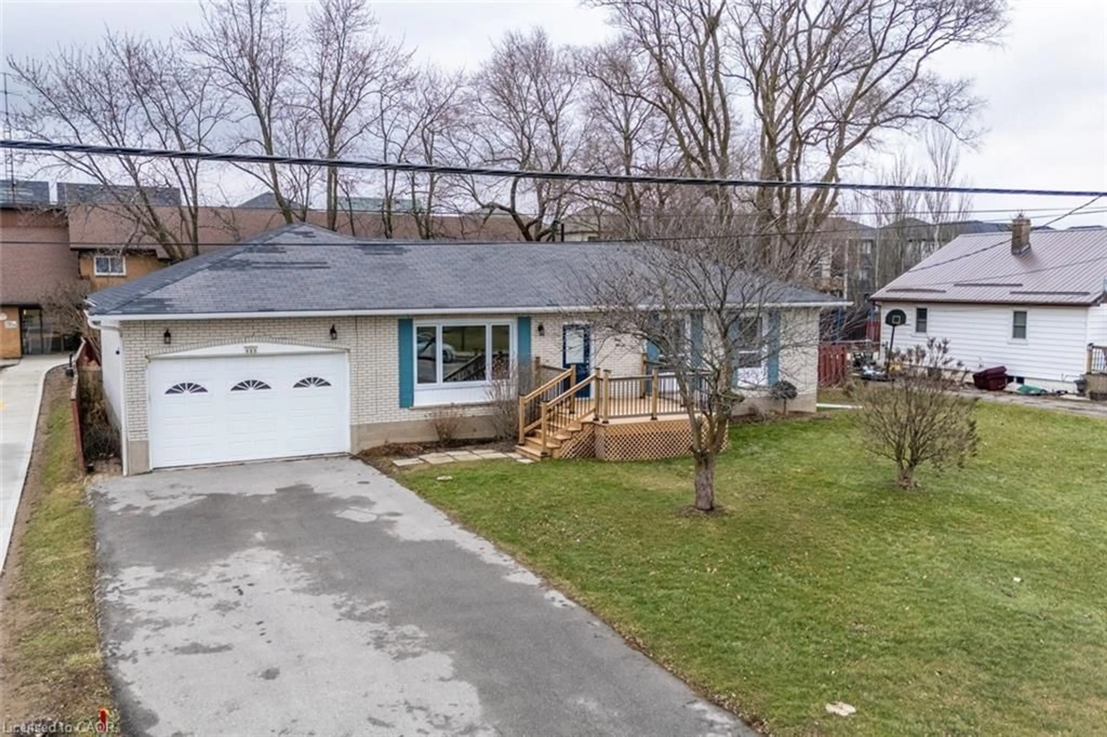 A pic from outside/outdoor area/front of a property/back of a property/a pic from drone, street for 111 King St, Hagersville Ontario N0A 1H0