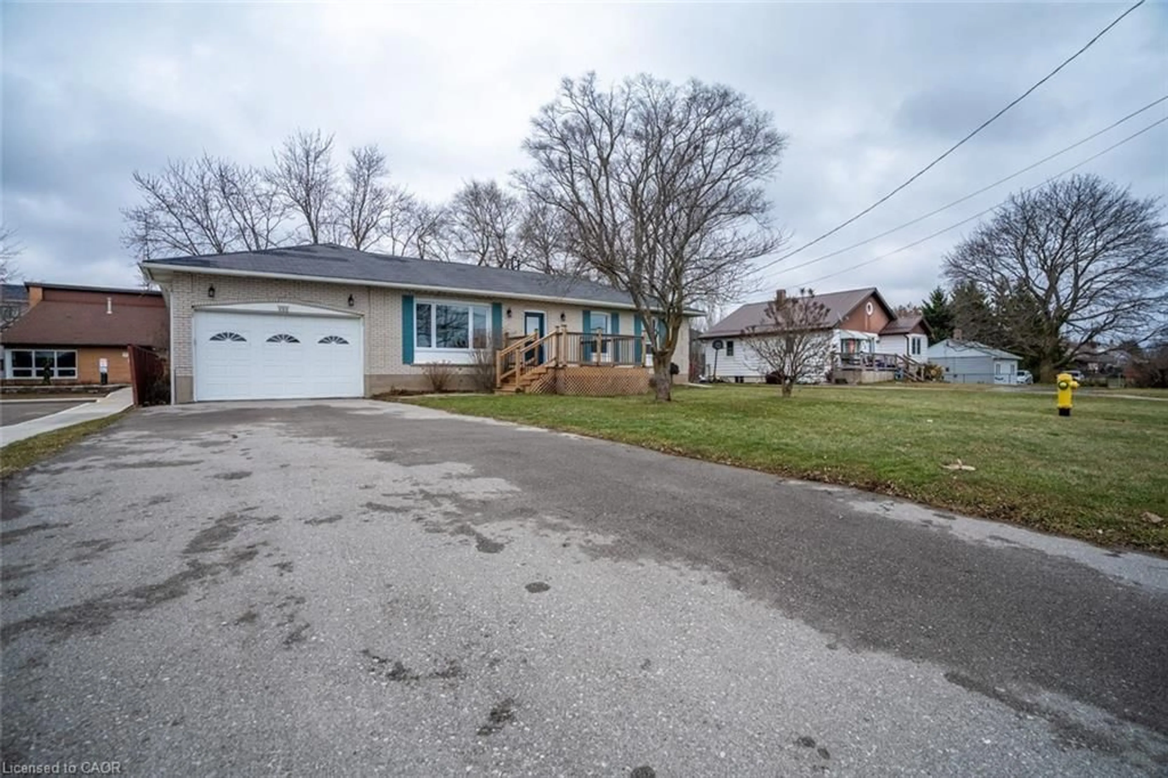 A pic from outside/outdoor area/front of a property/back of a property/a pic from drone, street for 111 King St, Hagersville Ontario N0A 1H0