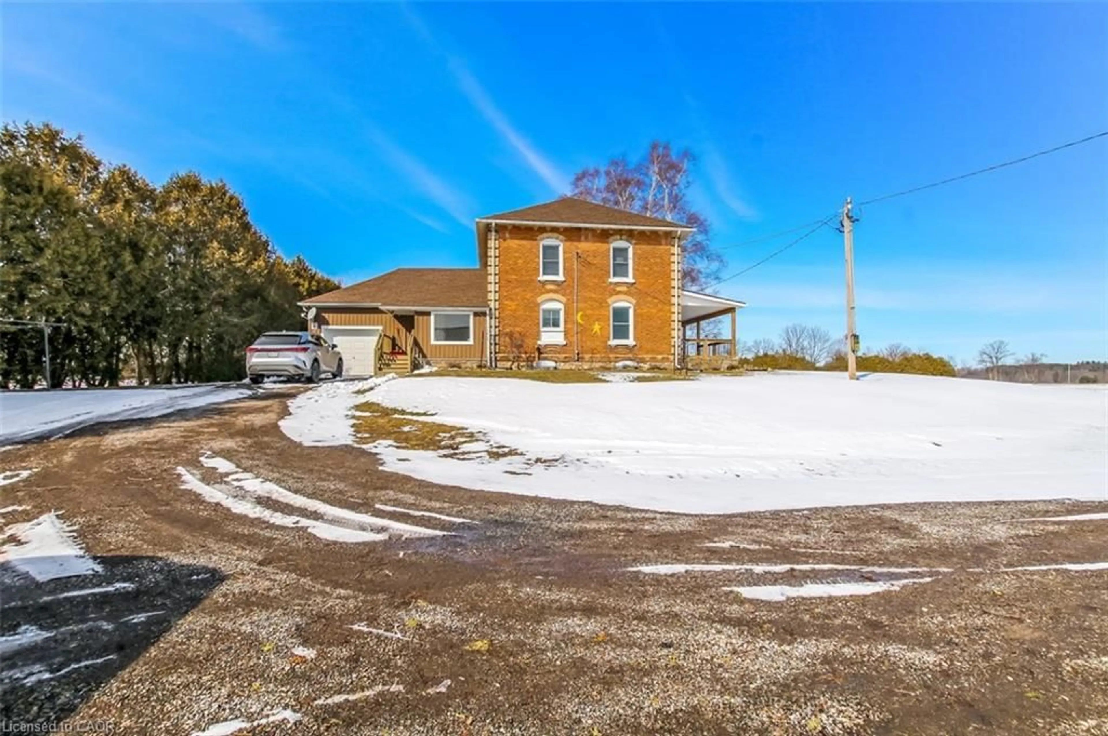 A pic from outside/outdoor area/front of a property/back of a property/a pic from drone, unknown for 1724 Norfolk County Road 21, Delhi Ontario N4B 2W4