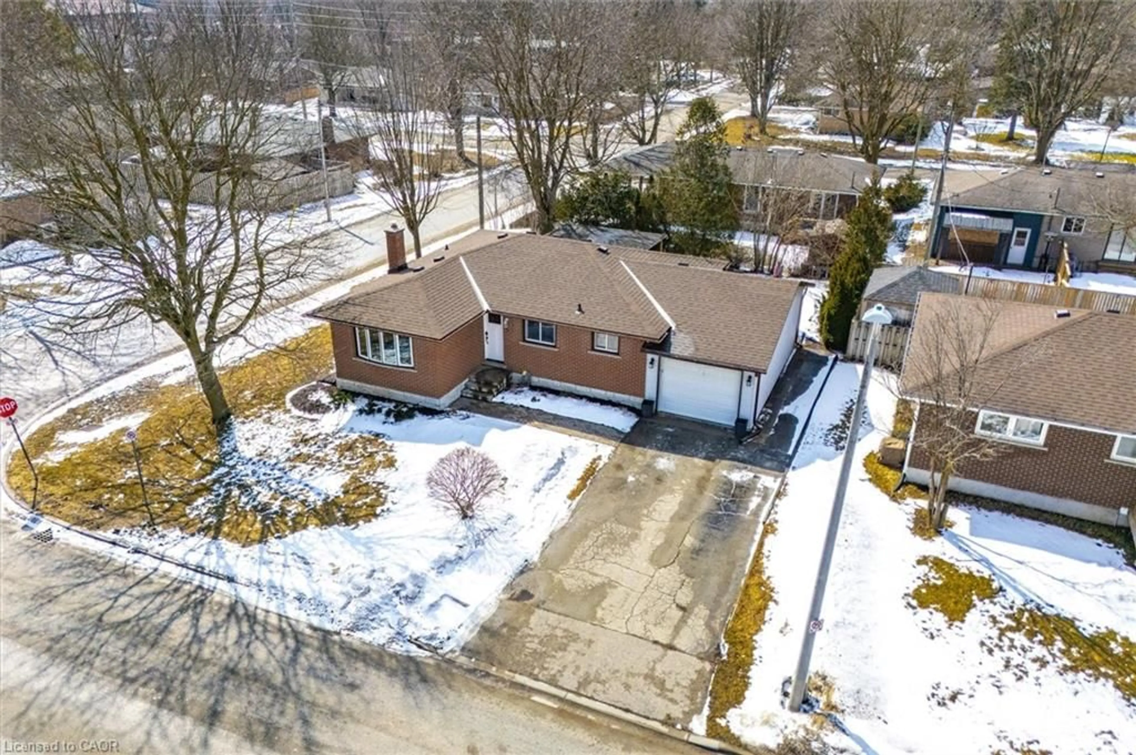 A pic from outside/outdoor area/front of a property/back of a property/a pic from drone, street for 204 Irvine St, Elora Ontario N0B 1S0