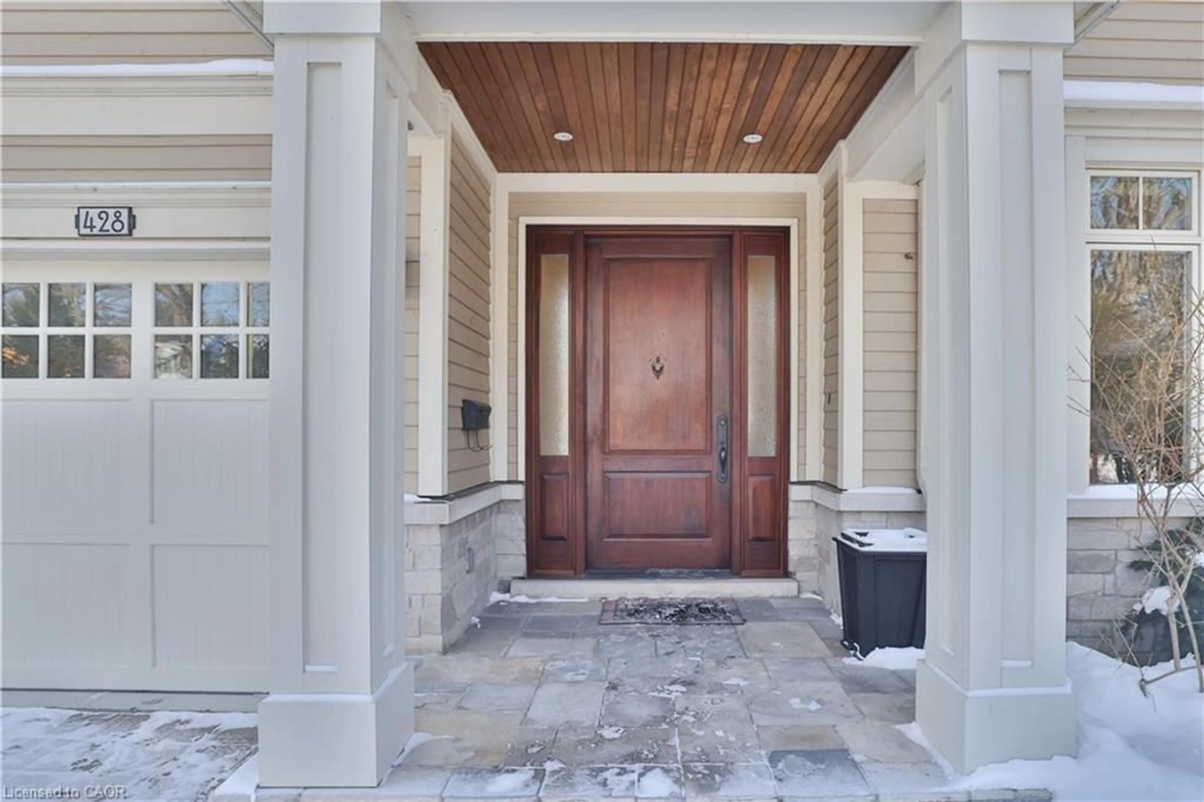 Indoor entryway for 428 Sheddon Ave, Oakville Ontario L6J 1Y3
