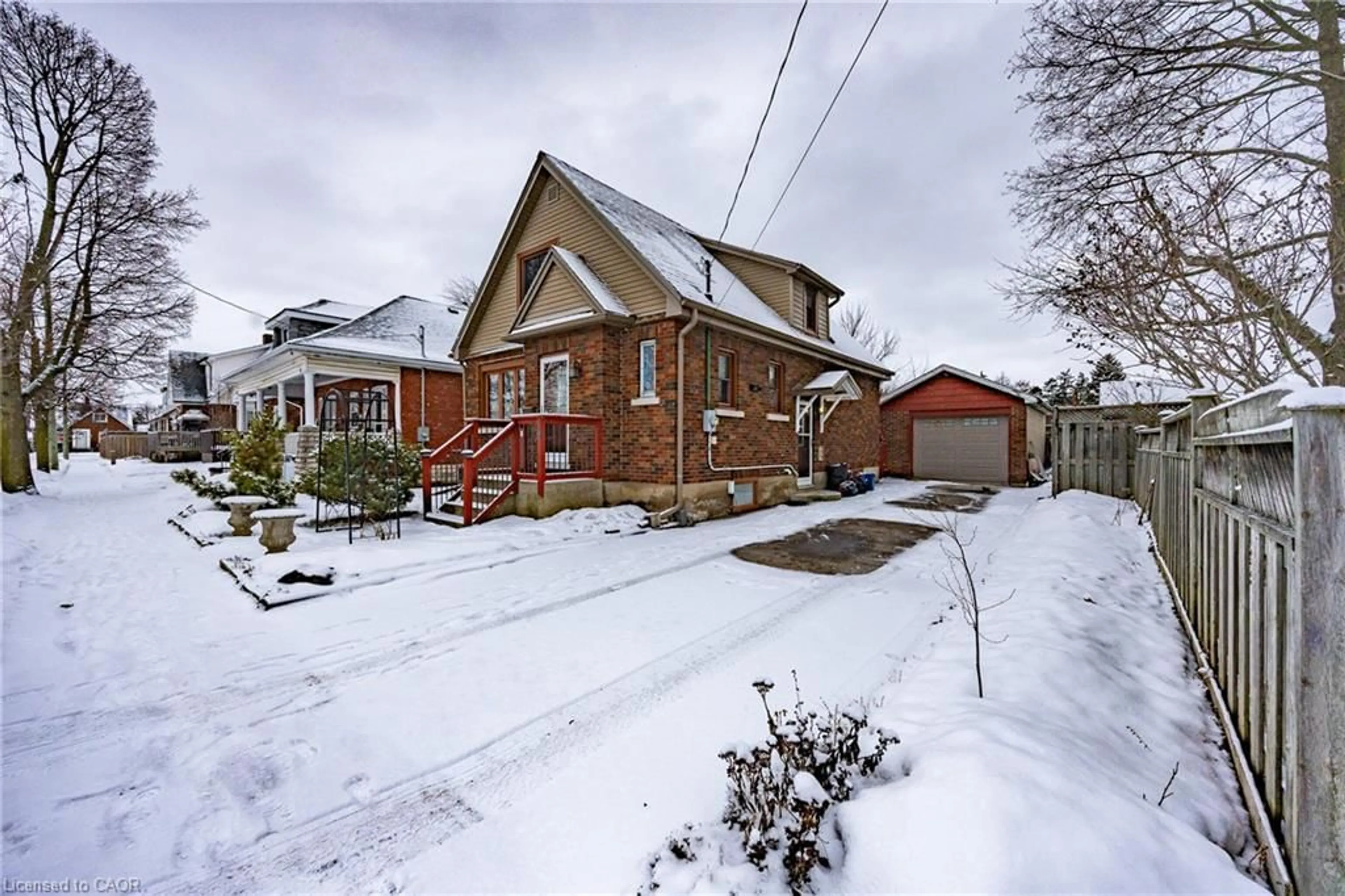 A pic from outside/outdoor area/front of a property/back of a property/a pic from drone, street for 79 Gordon St, Brantford Ontario N3S 2N5