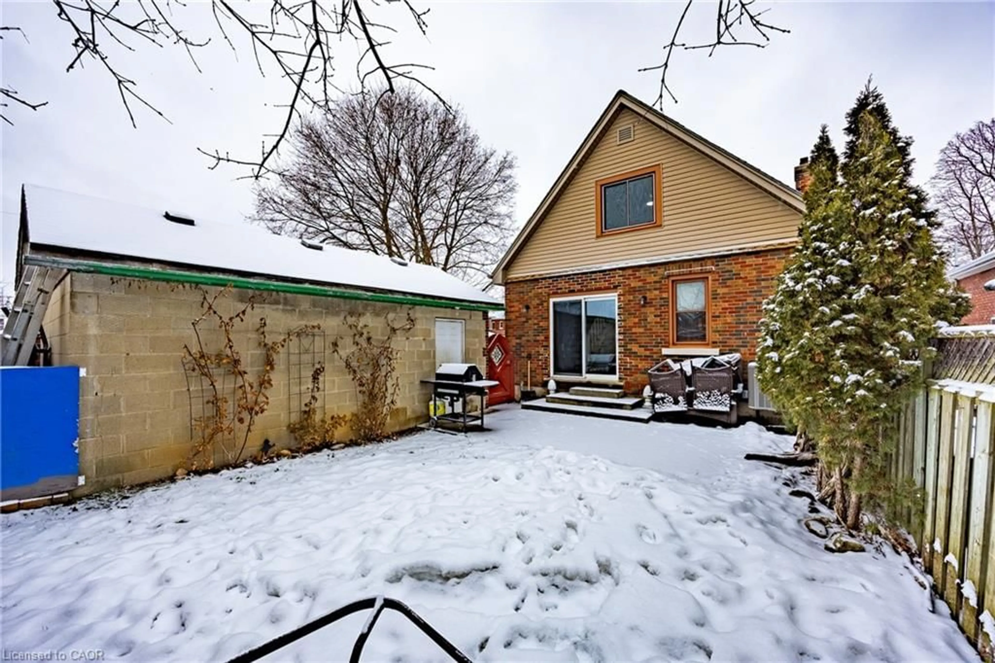 Patio, street for 79 Gordon St, Brantford Ontario N3S 2N5