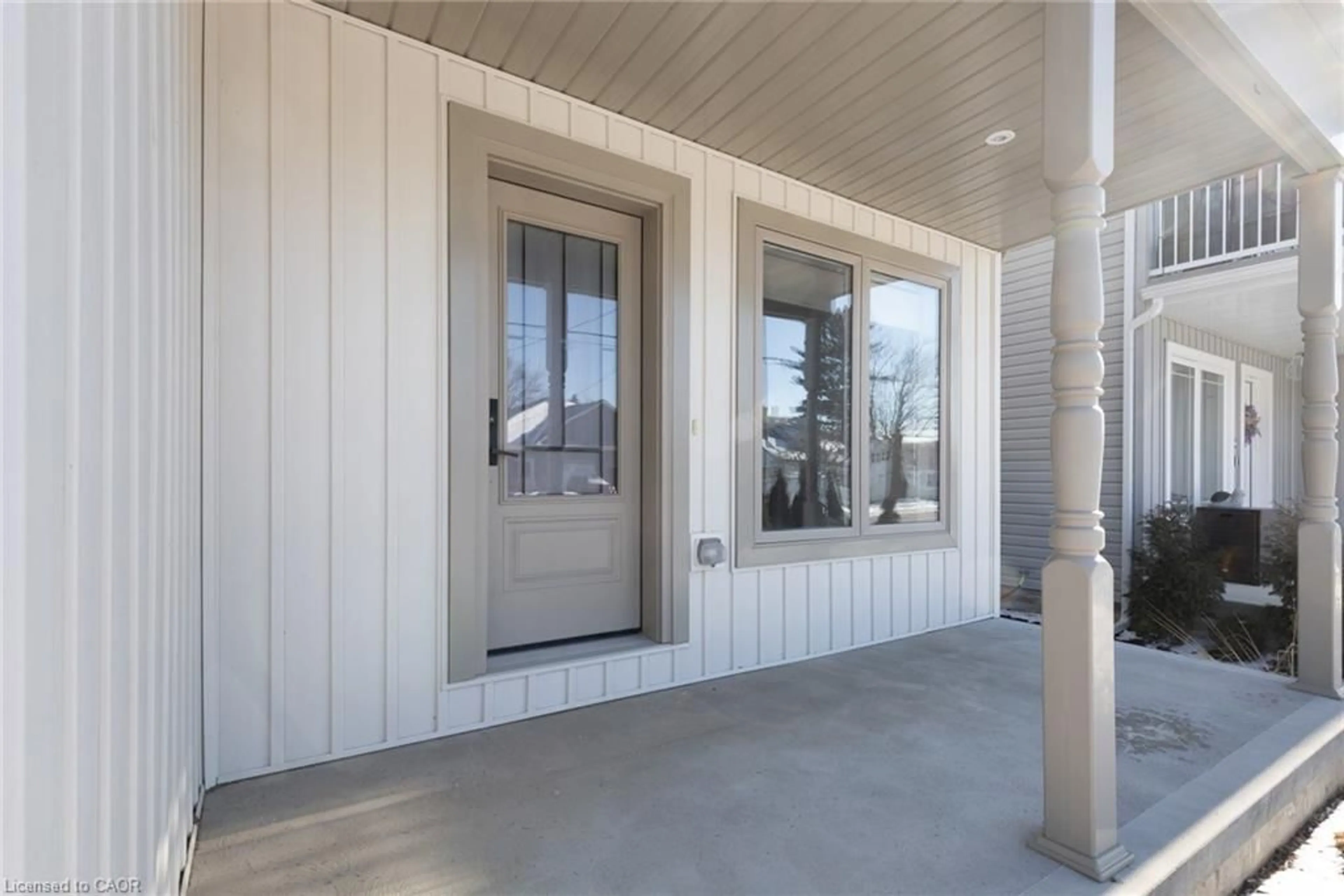 Indoor entryway for 822 Main St, Port Dover Ontario N0A 1N0