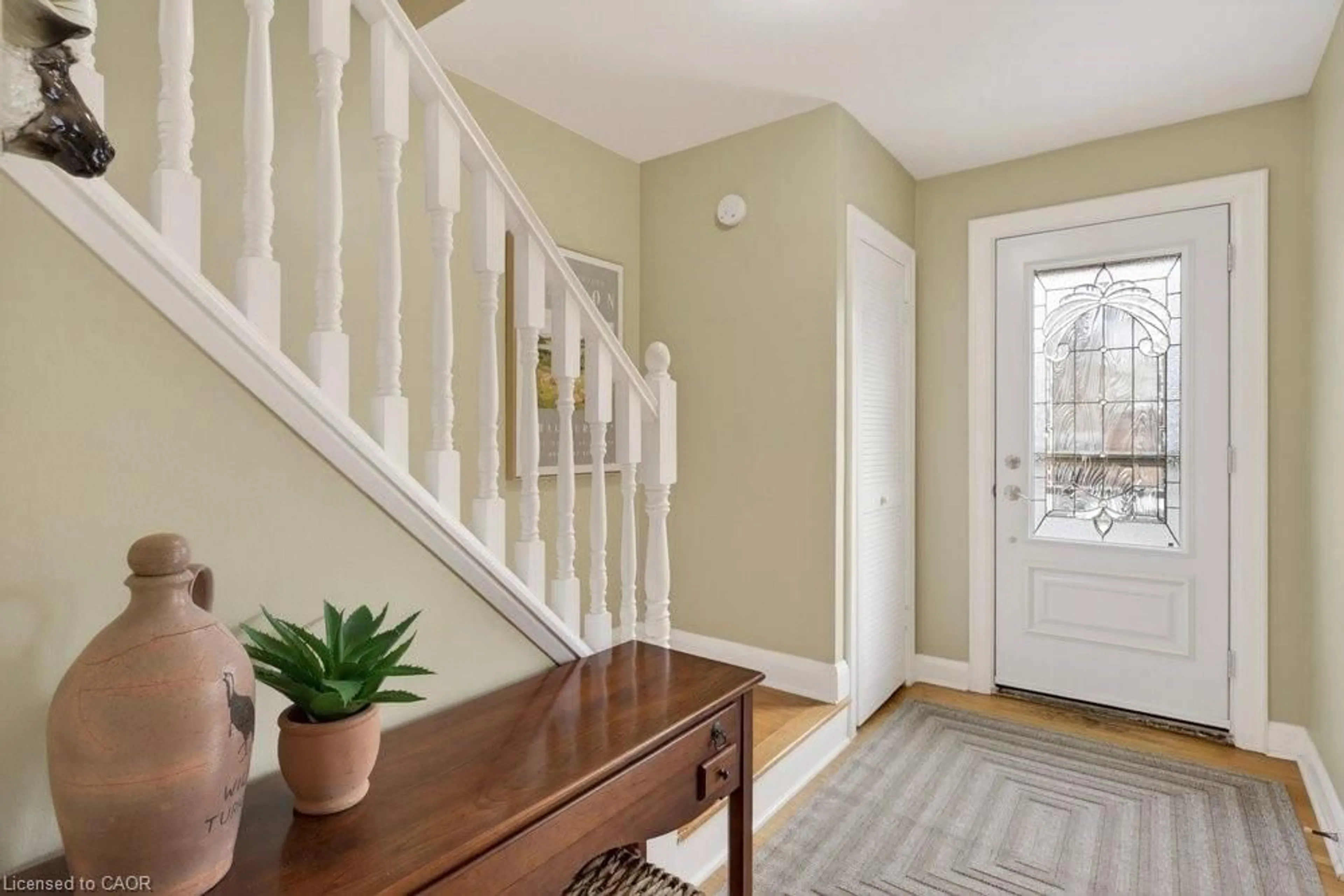 Indoor entryway for 132 Glen Rd, Hamilton Ontario L8S 3M9