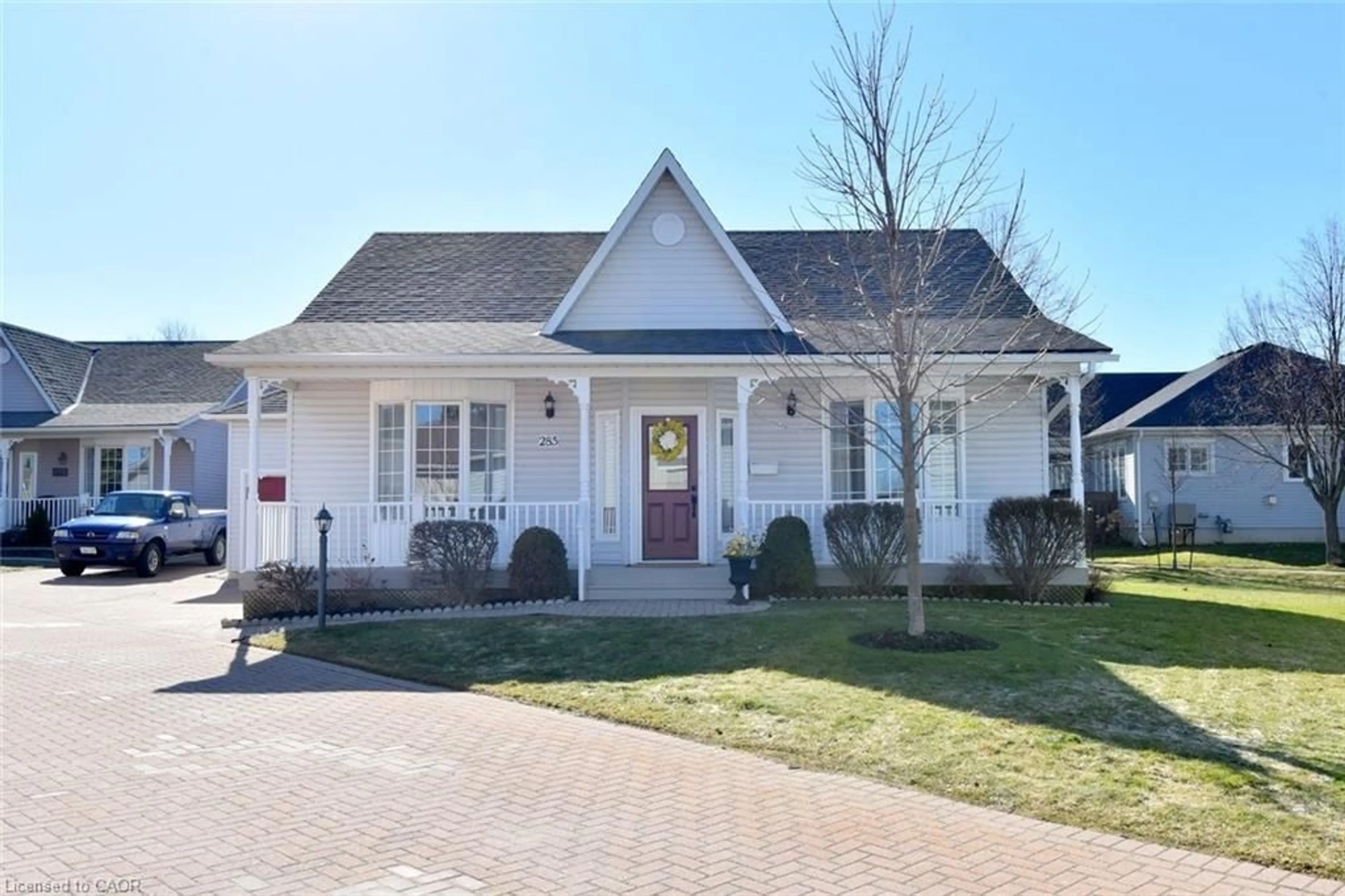 Home with brick exterior material, street for 285 Silverbirch Blvd, Mount Hope Ontario L0R 1W0