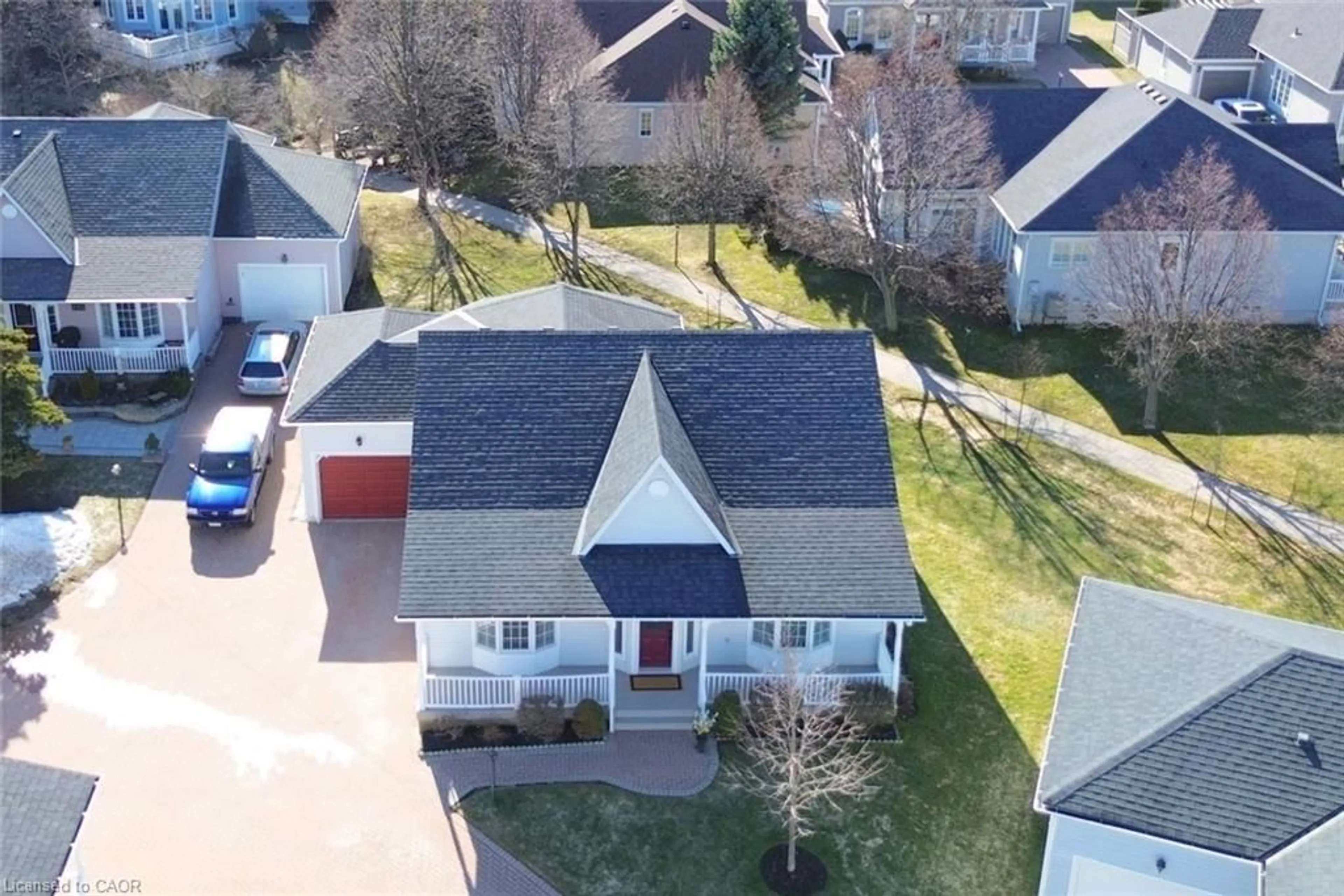 A pic from outside/outdoor area/front of a property/back of a property/a pic from drone, street for 285 Silverbirch Blvd, Mount Hope Ontario L0R 1W0