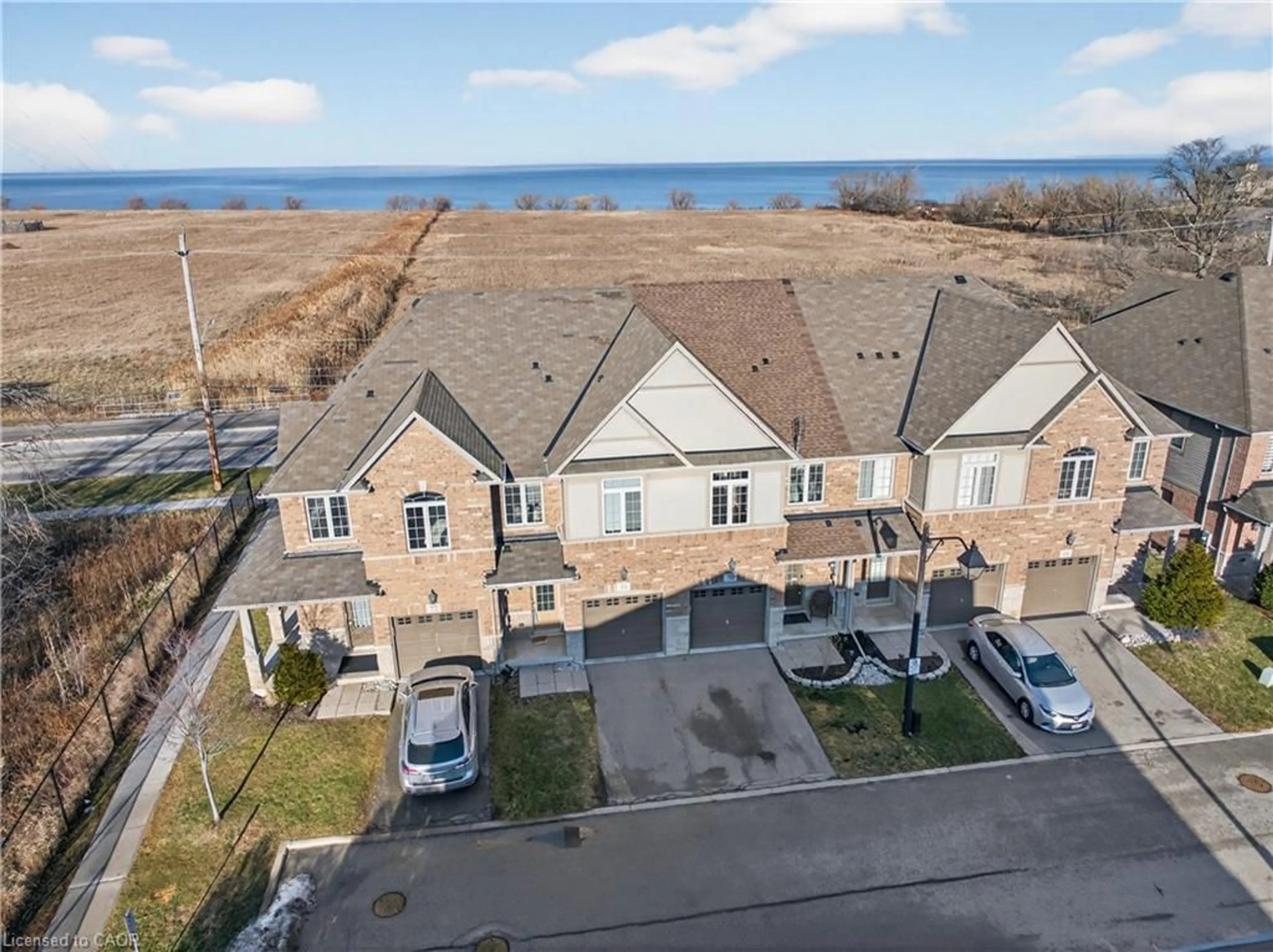 A pic from outside/outdoor area/front of a property/back of a property/a pic from drone, water/lake/river/ocean view for 515 Winston Rd #70, Grimsby Ontario L3M 0C8