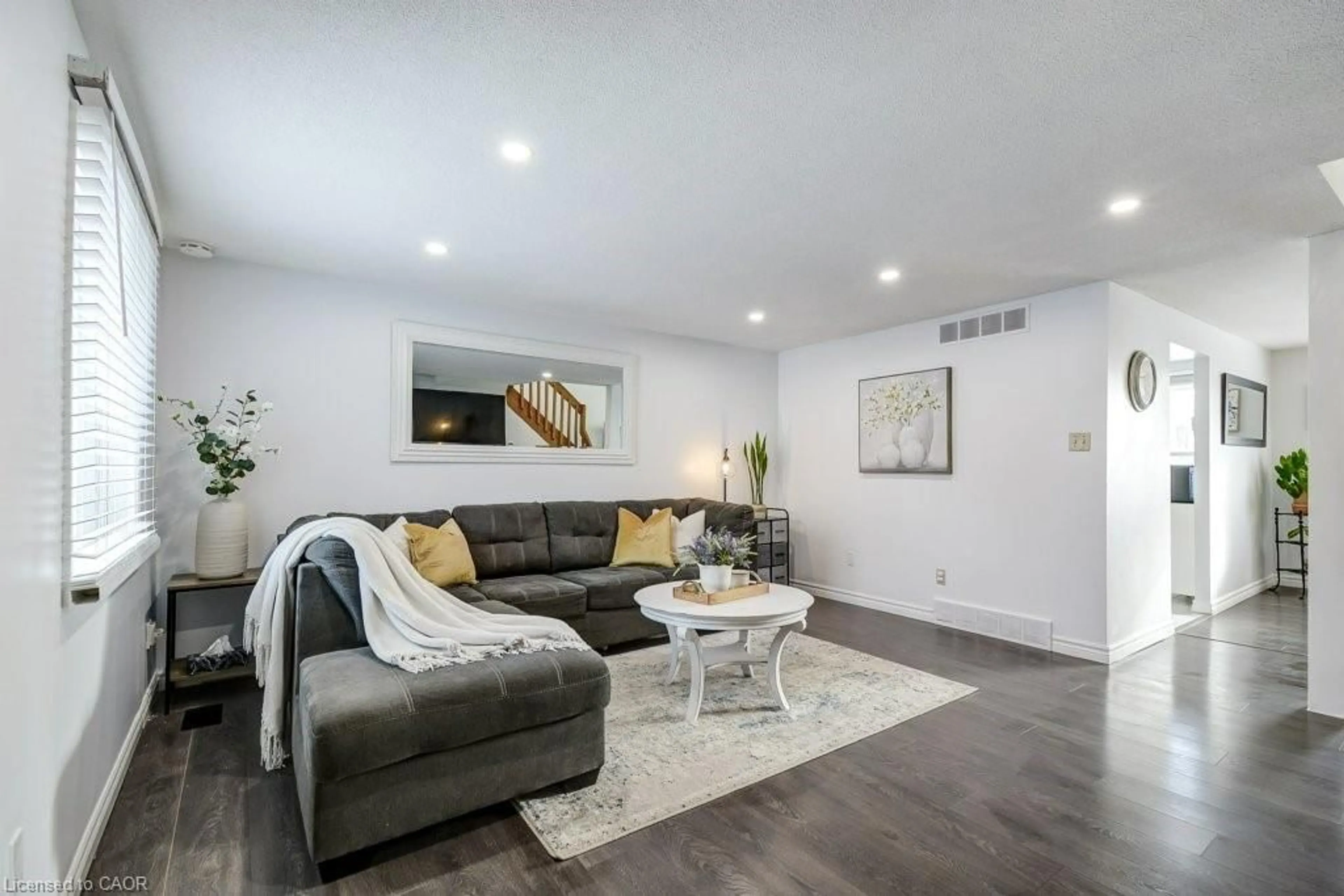 Living room with furniture, wood/laminate floor for 42 Frobisher Crt, Cambridge Ontario N1R 6Z5