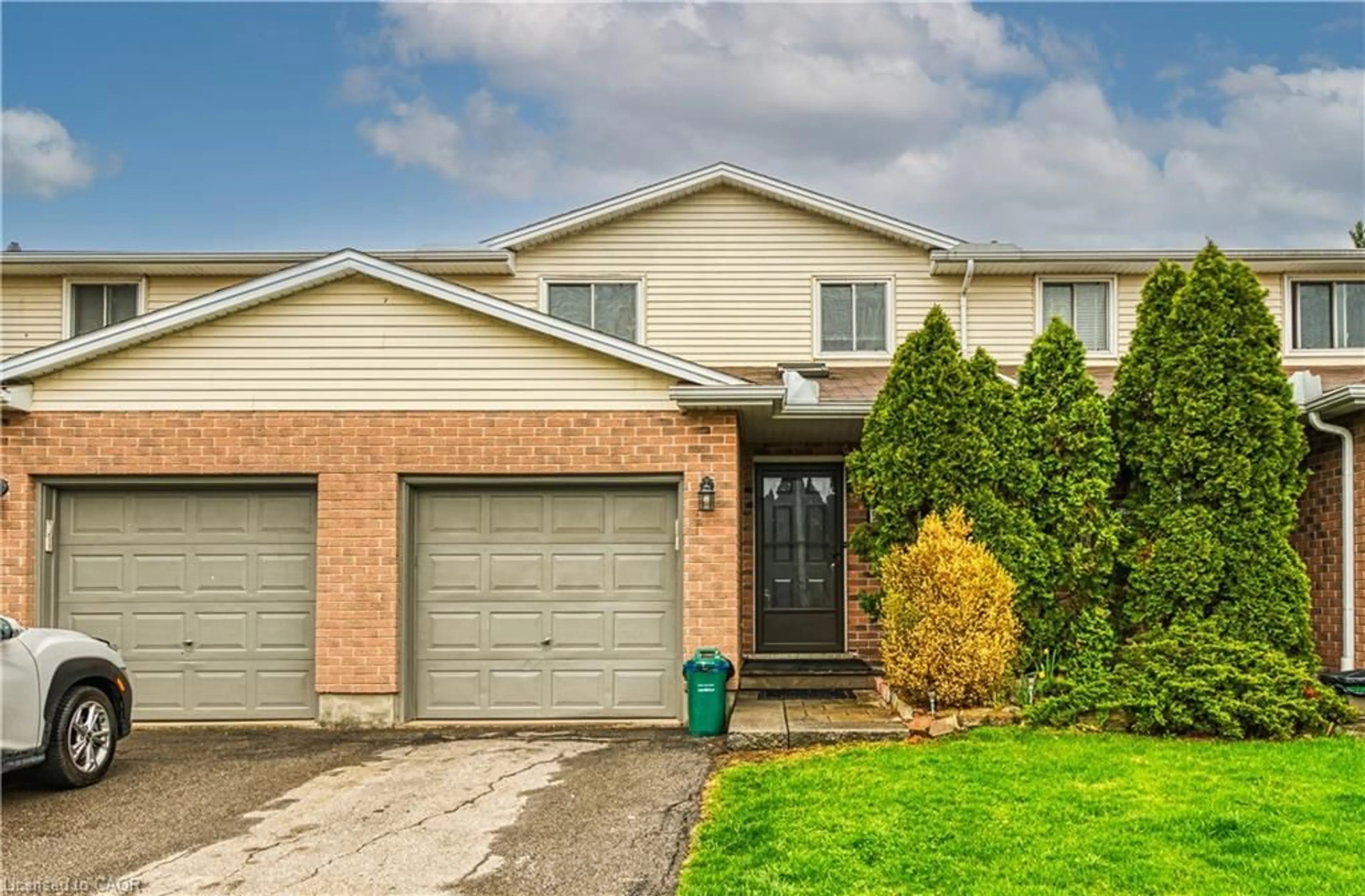 Home with brick exterior material, street for 5016 Friesen Blvd, Beamsville Ontario L0R 1B5