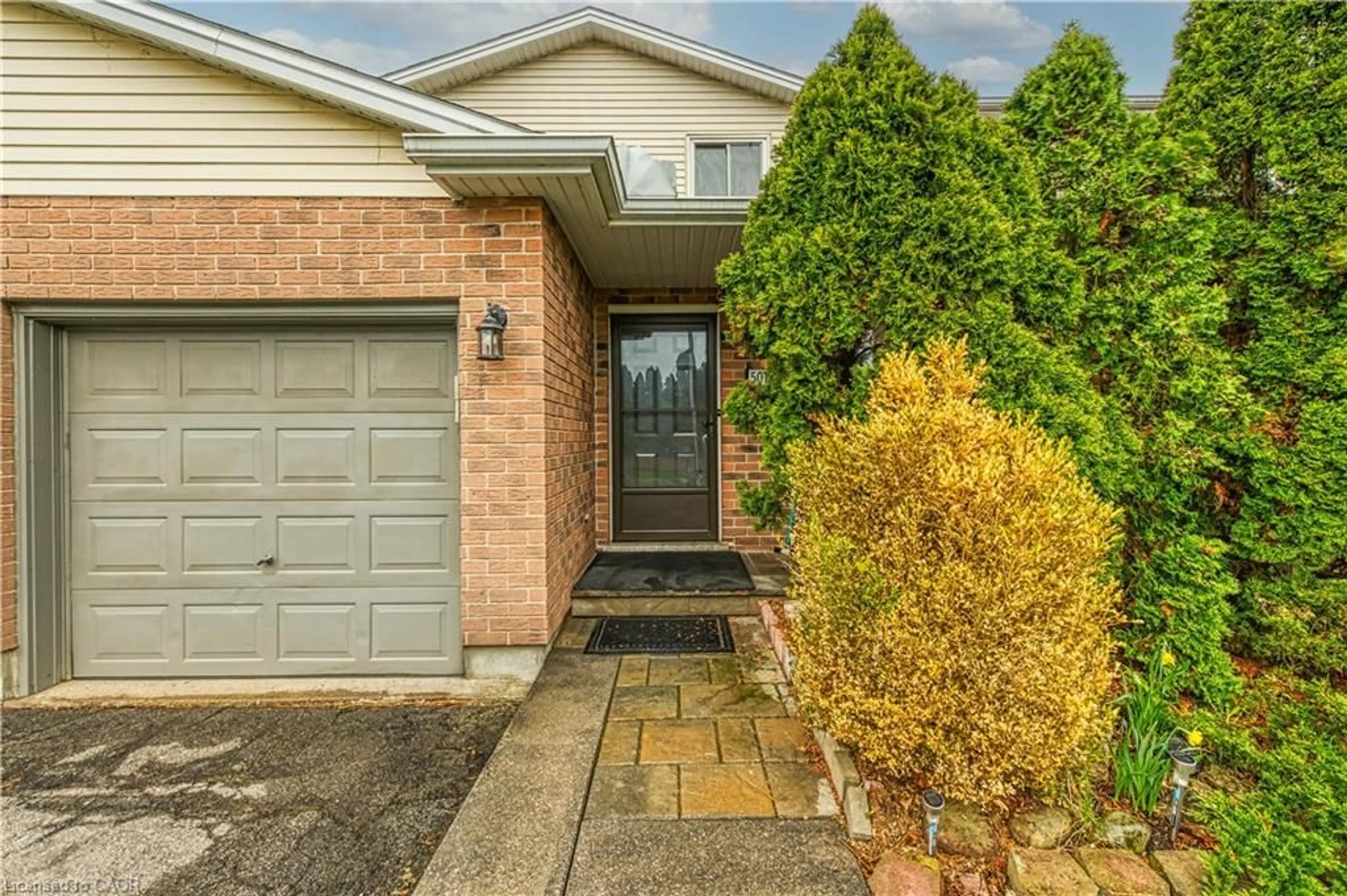 Home with brick exterior material, street for 5016 Friesen Blvd, Beamsville Ontario L0R 1B5