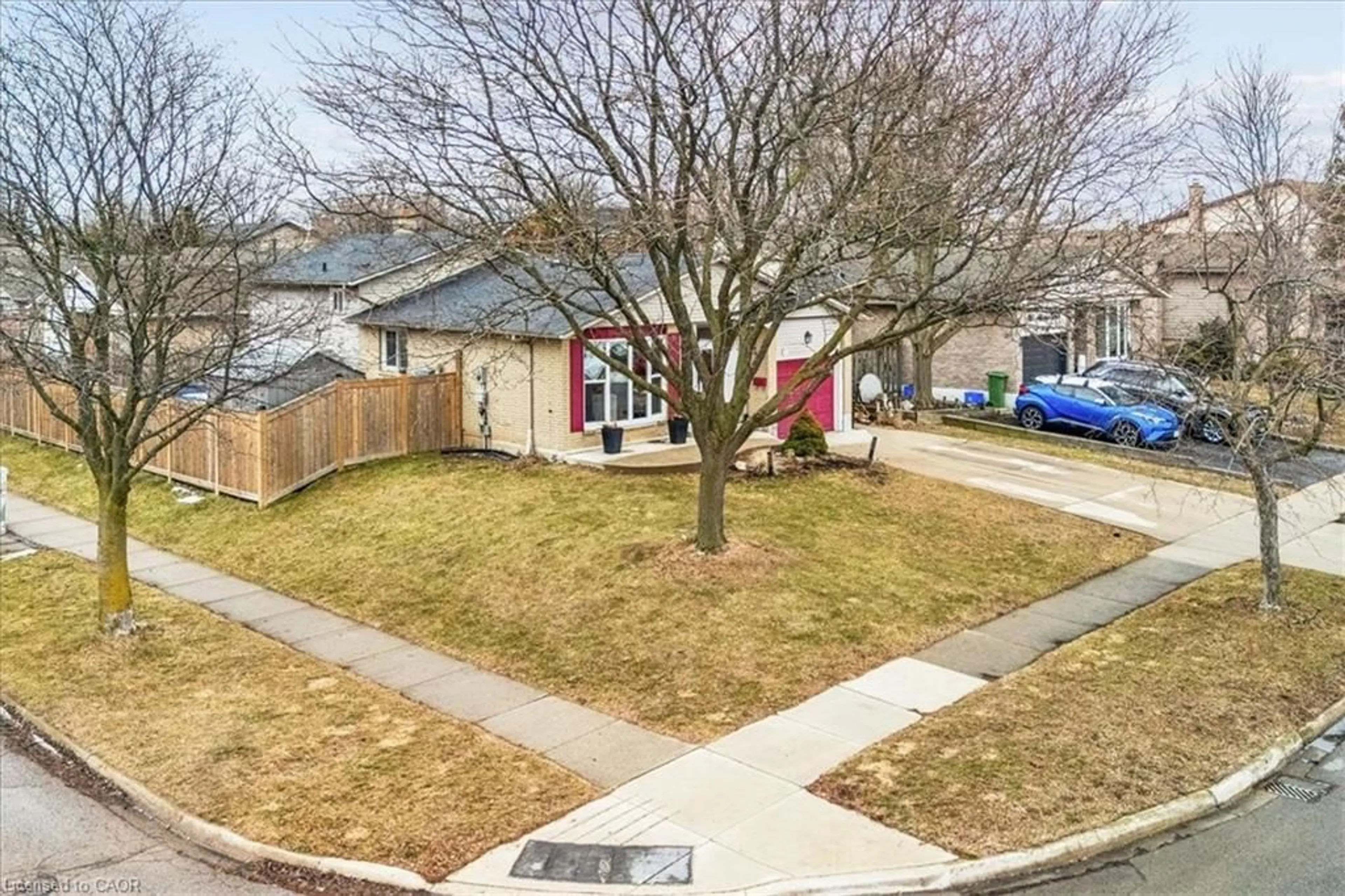 A pic from outside/outdoor area/front of a property/back of a property/a pic from drone, street for 179 Athenia Dr, Stoney Creek Ontario L8J 1T4