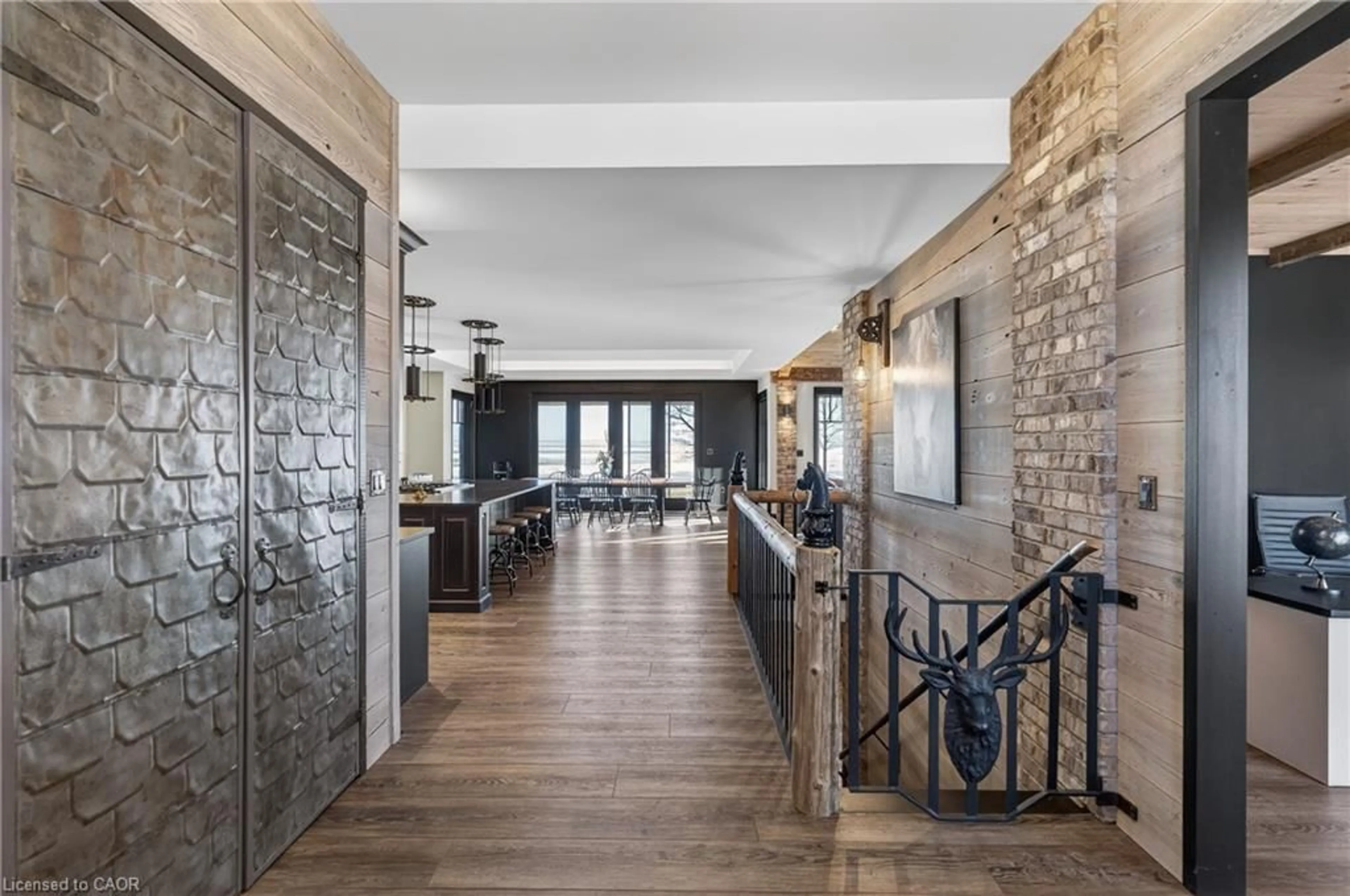 Indoor foyer for 515 Sandy Bay Rd, Dunnville Ontario N1A 2W6