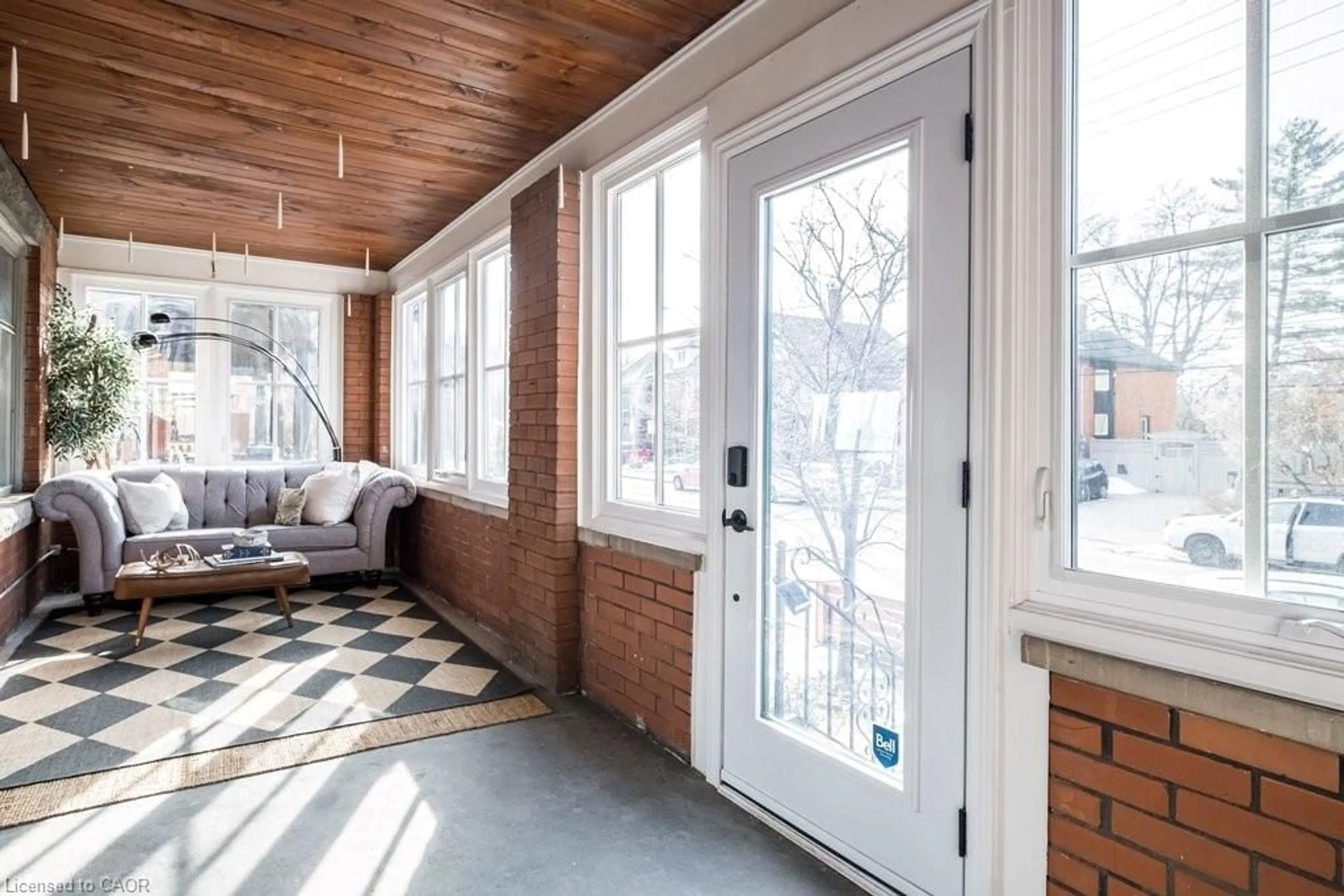 Indoor entryway for 411 Dundurn St, Hamilton Ontario L8P 4L8