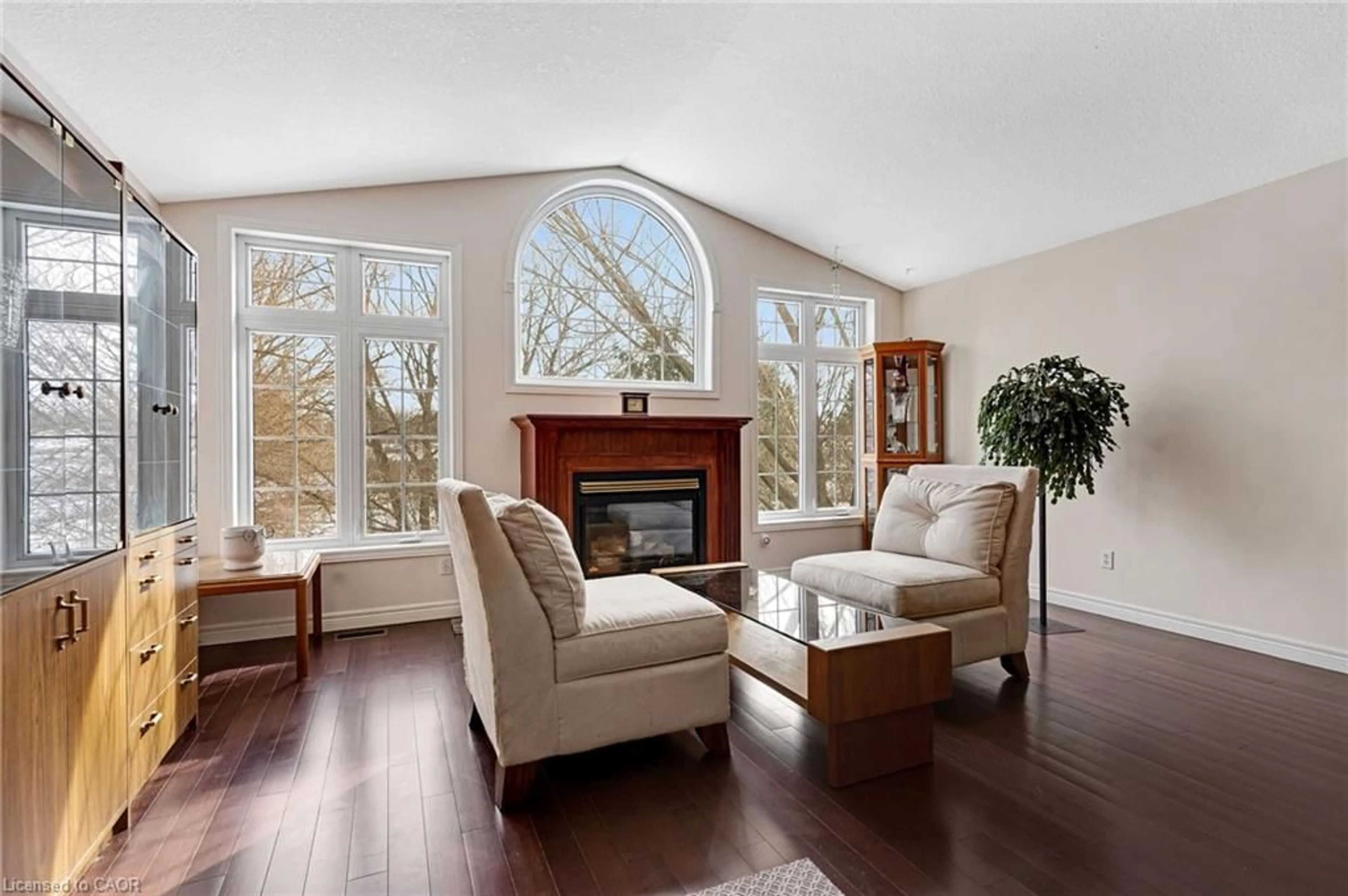 Living room with furniture, wood/laminate floor for 25 Bankside Dr #2, Kitchener Ontario N2N 3M6