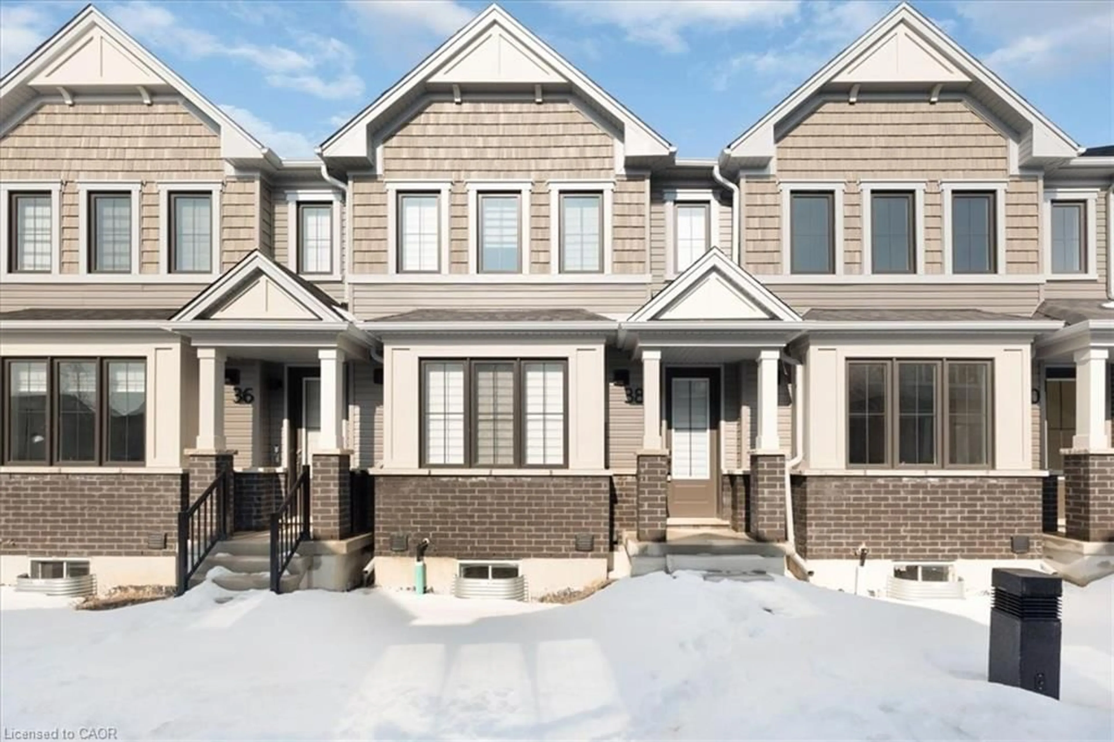 Home with brick exterior material, street for 38 Kingbird Common, Cambridge Ontario N1T 0H3