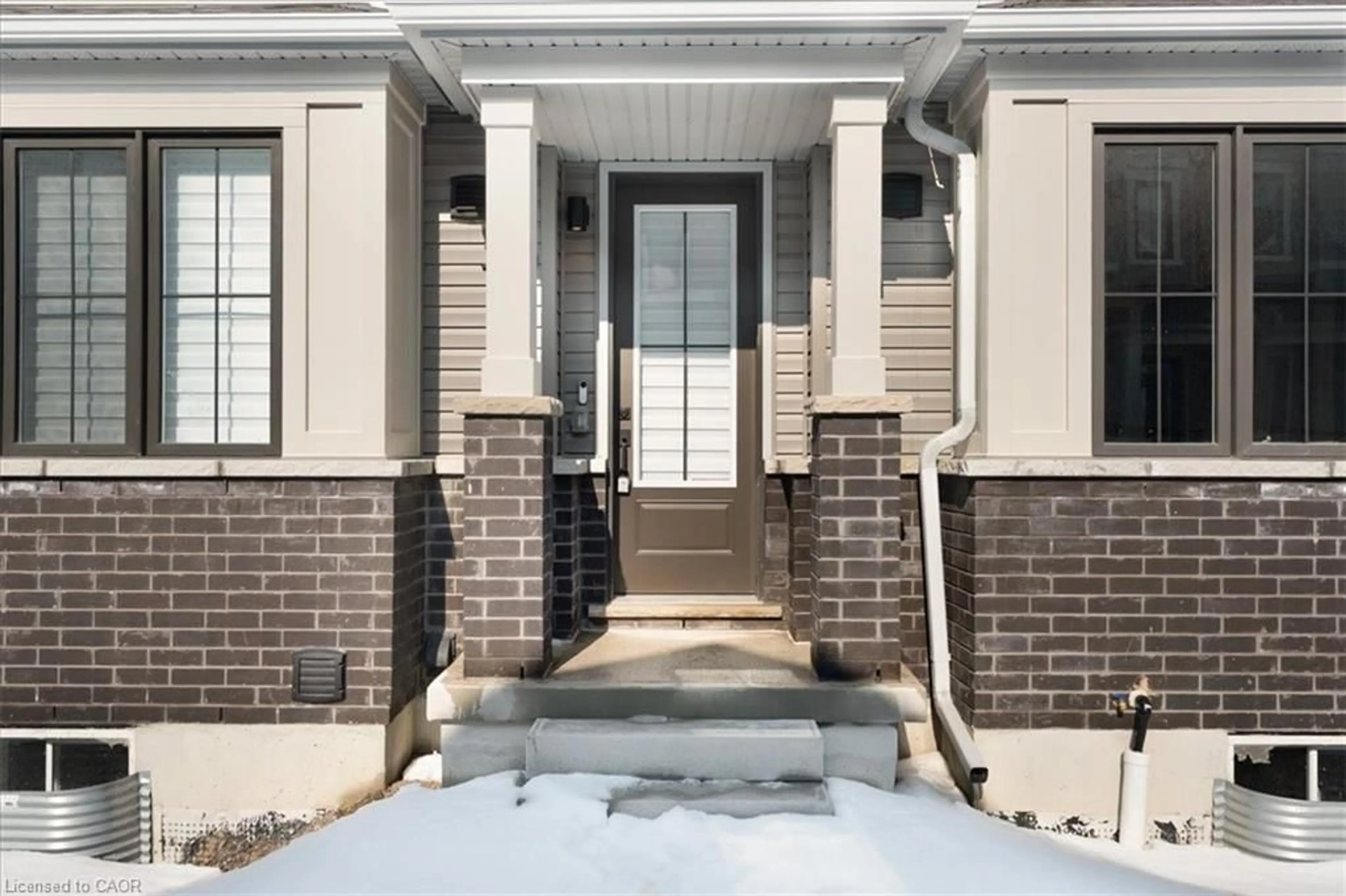 Unknown for 38 Kingbird Common, Cambridge Ontario N1T 0H3