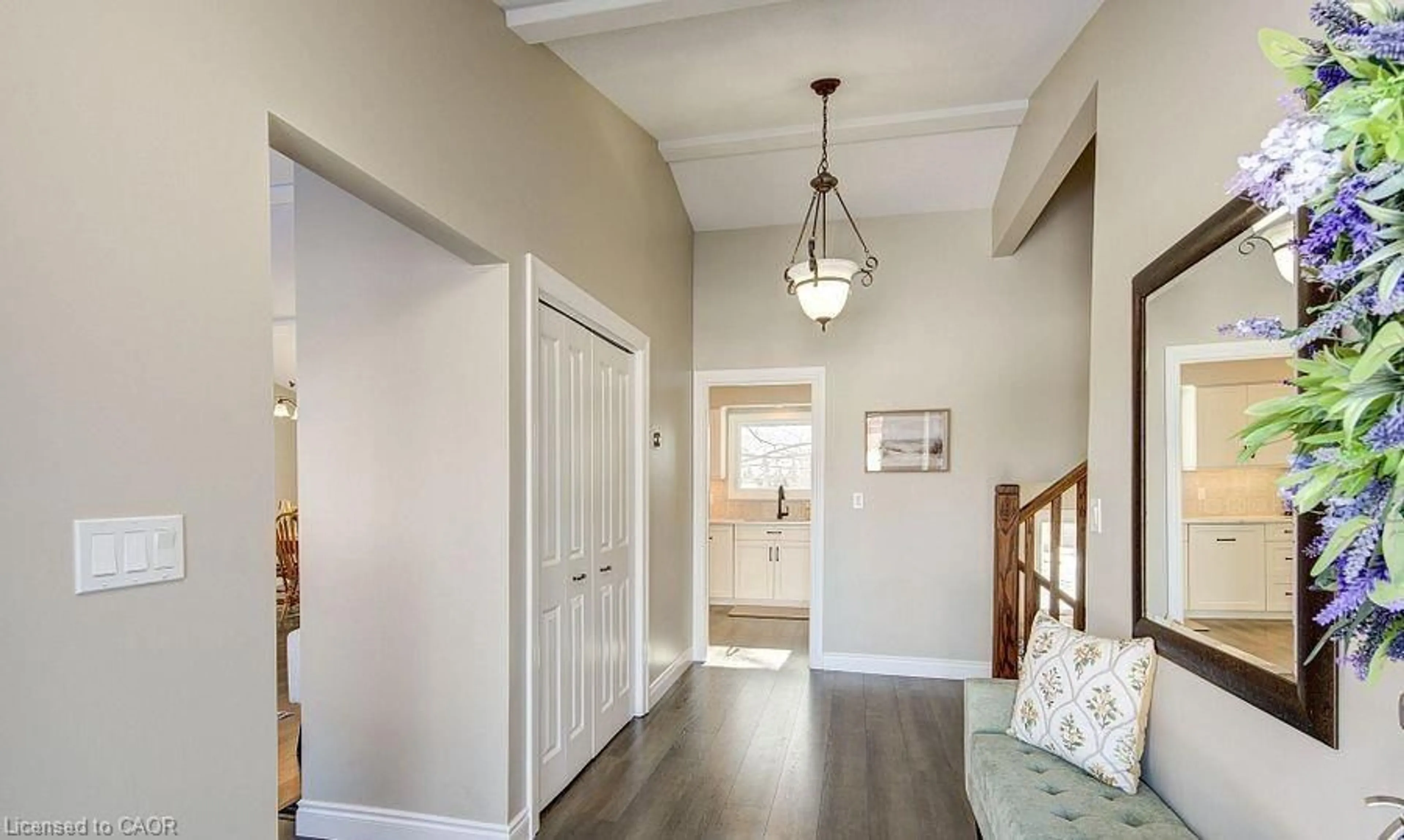 Indoor entryway for 11 Robin St, Sweaburg Ontario N4S 7V6