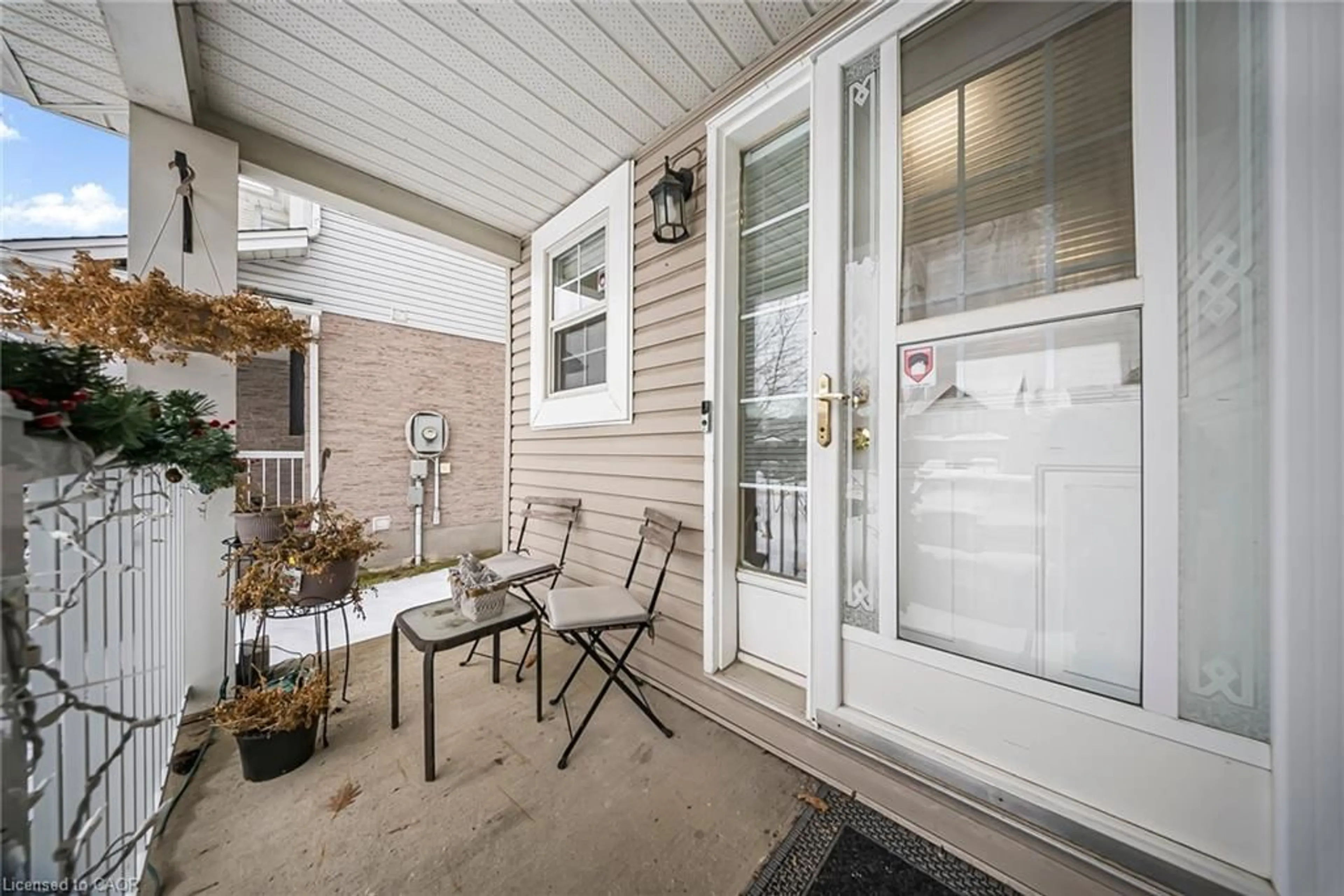 Patio, street for 469 Old Newbury Lane, Cambridge Ontario N3H 5P5