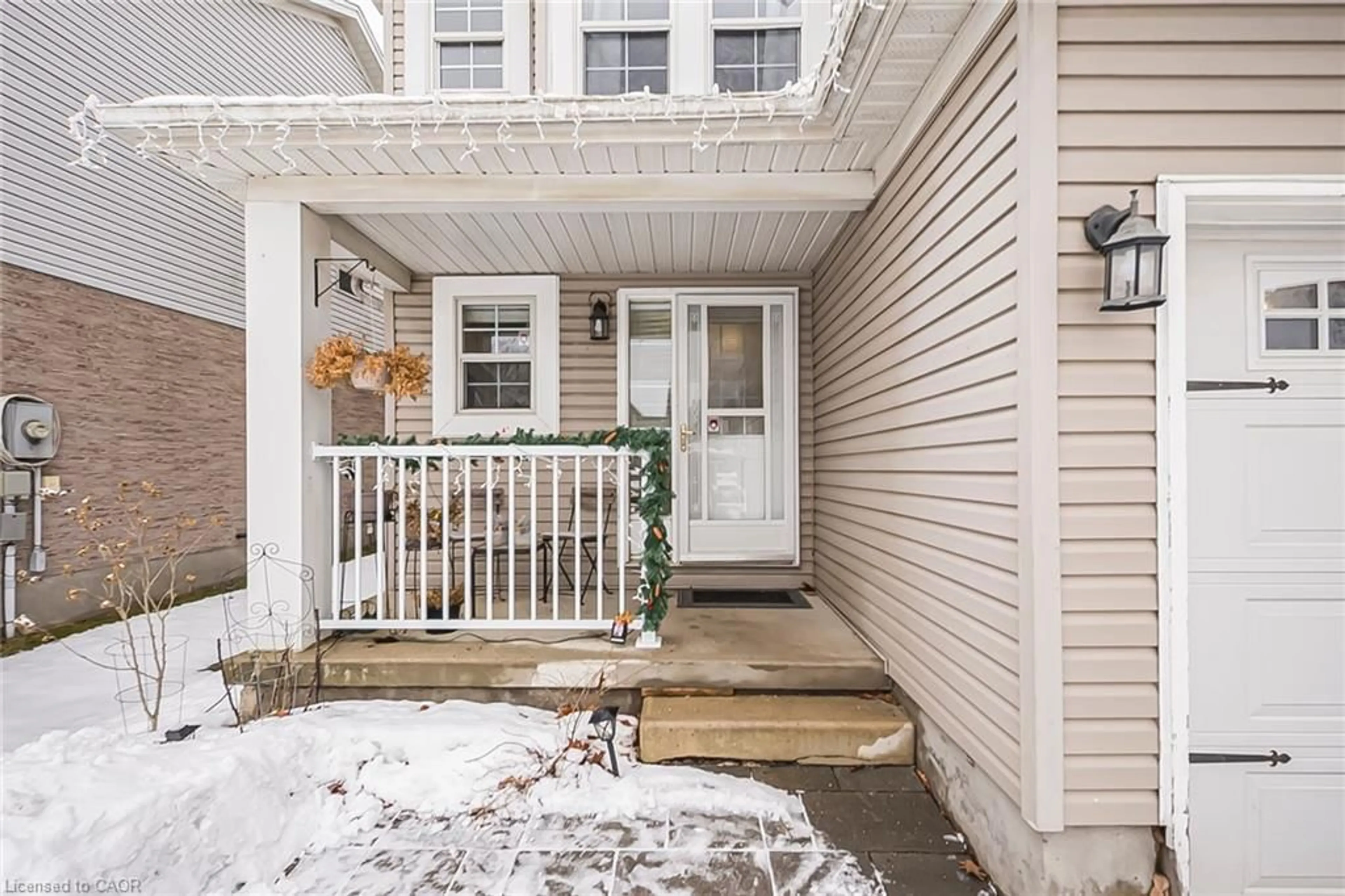 Indoor entryway for 469 Old Newbury Lane, Cambridge Ontario N3H 5P5