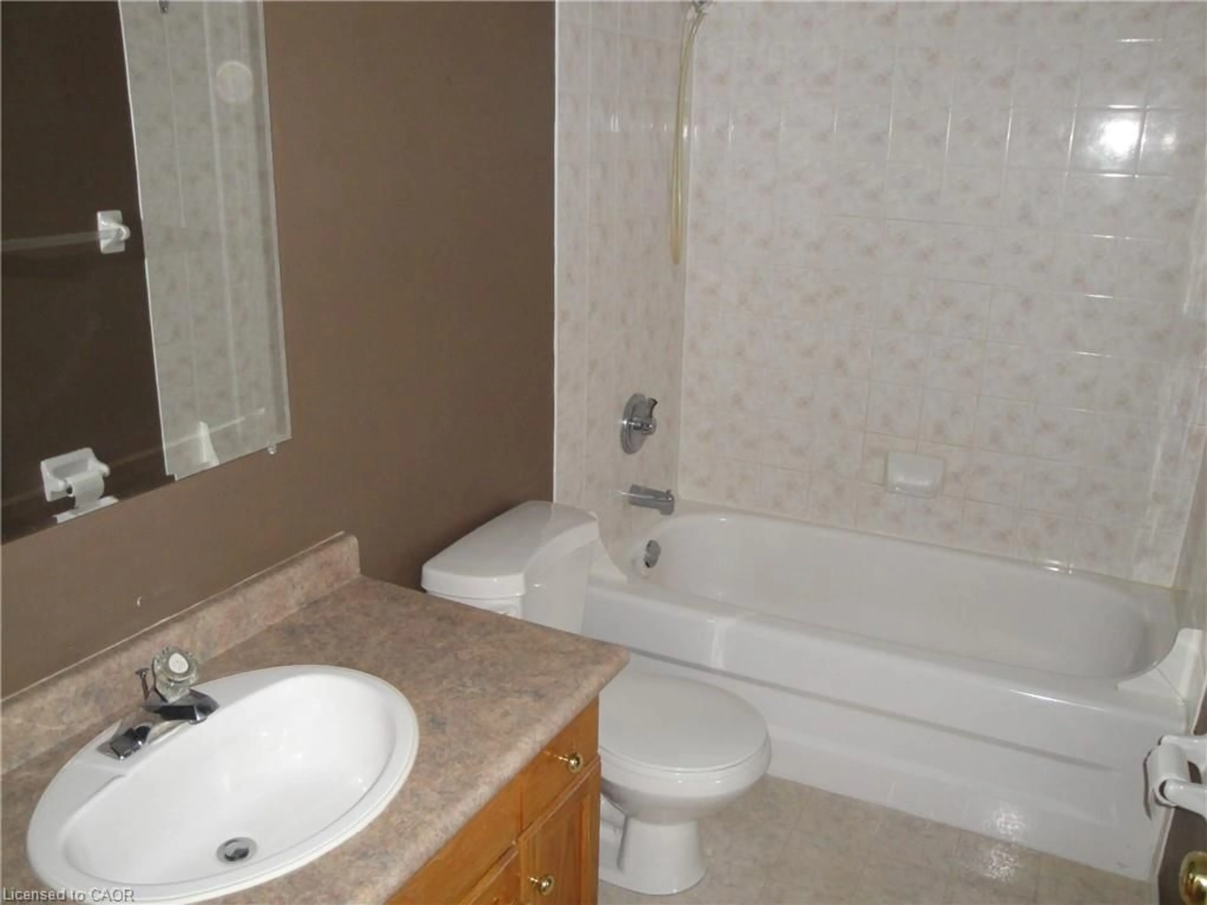 Standard bathroom, unknown for 1480 Franklin Blvd, Cambridge Ontario N3C 3L5