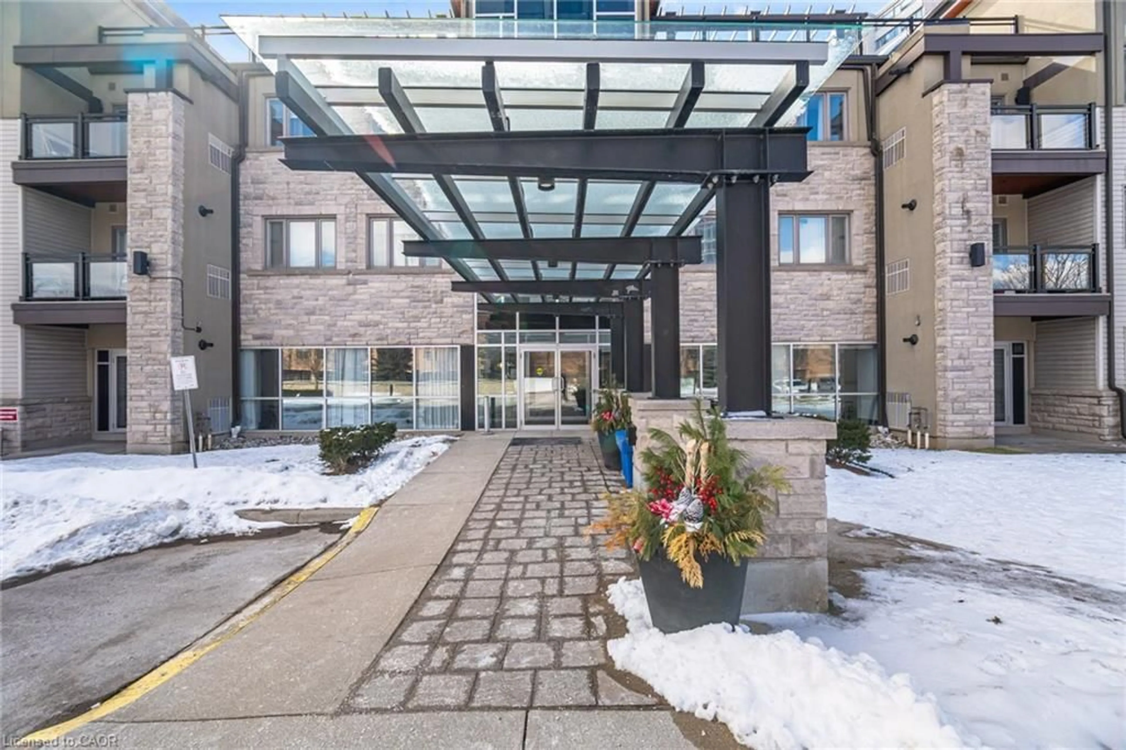 Indoor foyer for 570 Lolita Garden #231, Mississauga Ontario L5A 0A1