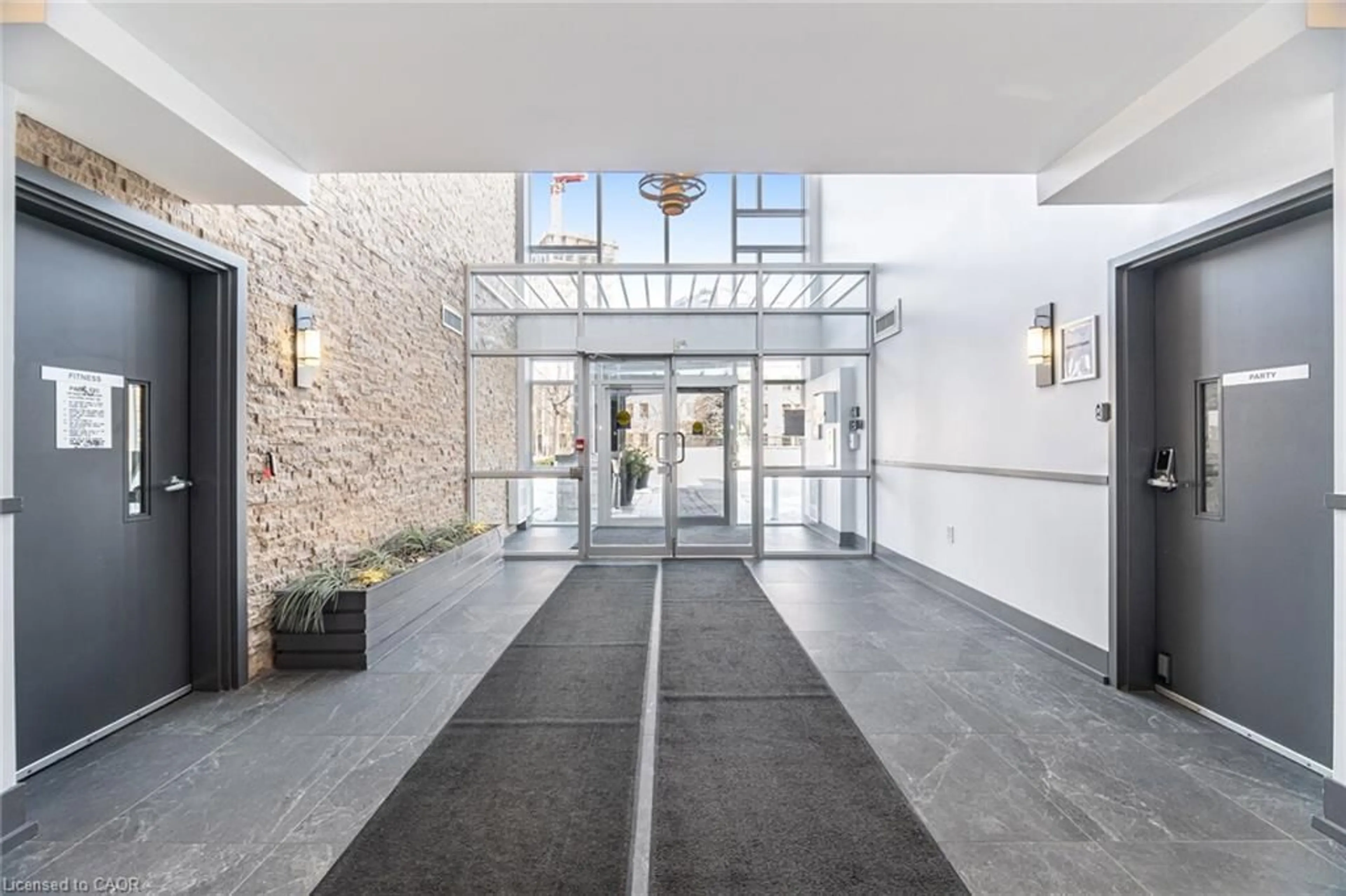 Indoor foyer for 570 Lolita Garden #231, Mississauga Ontario L5A 0A1