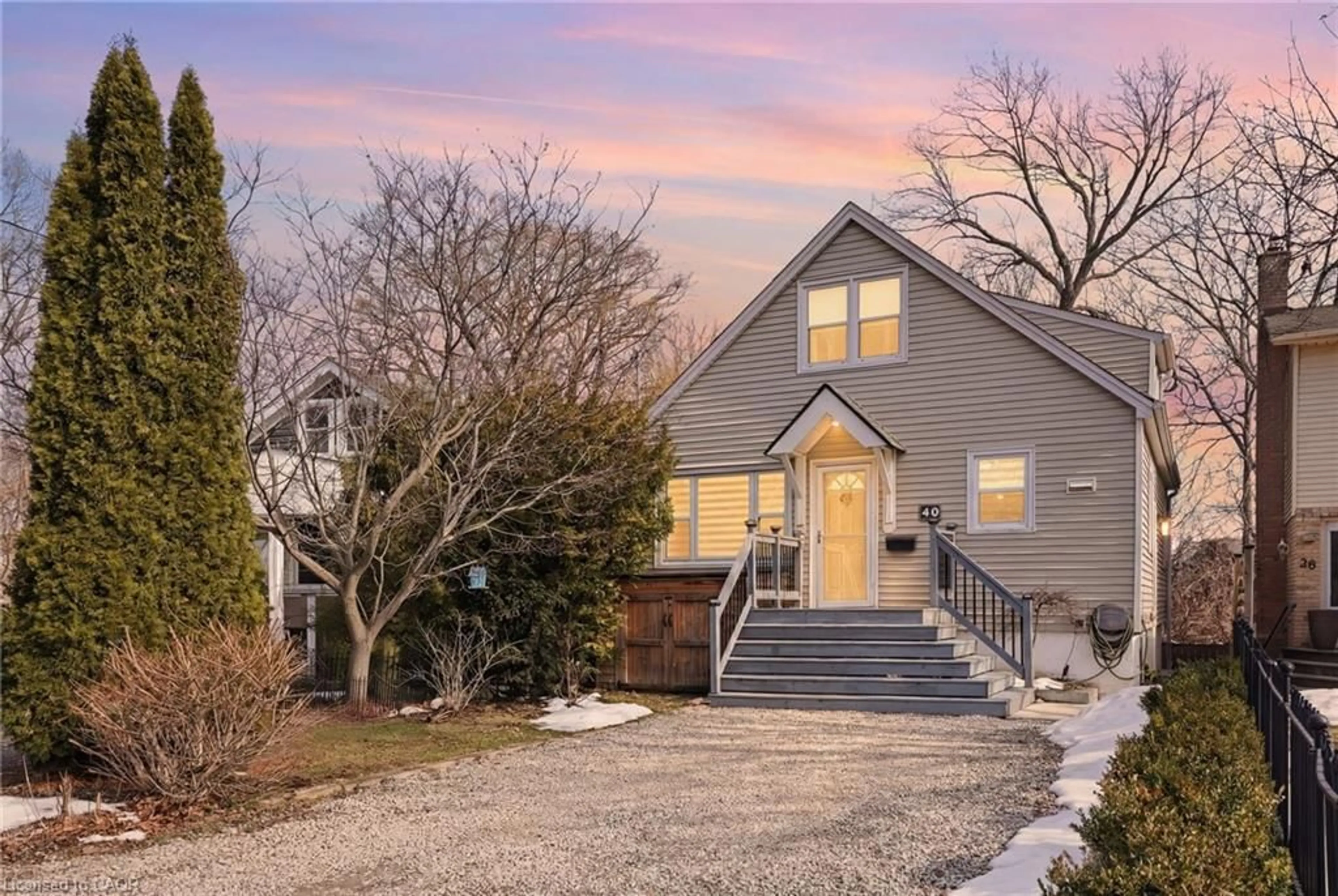 Unknown for 40 Runcorn St, St. Catharines Ontario L2M 1N8