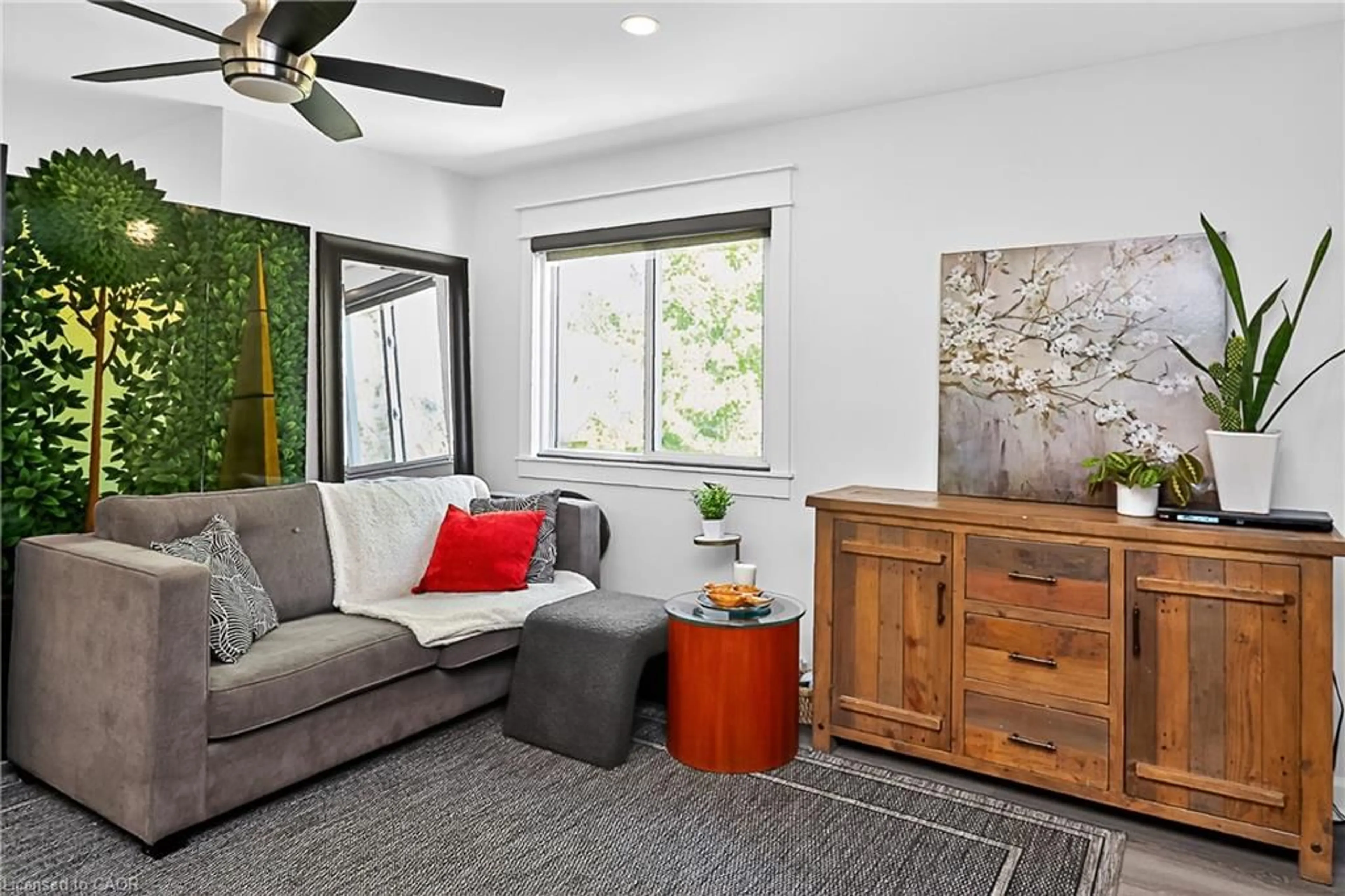 Living room with furniture, unknown for 15 Dawson Dr #3, Collingwood Ontario L9Y 3Z5