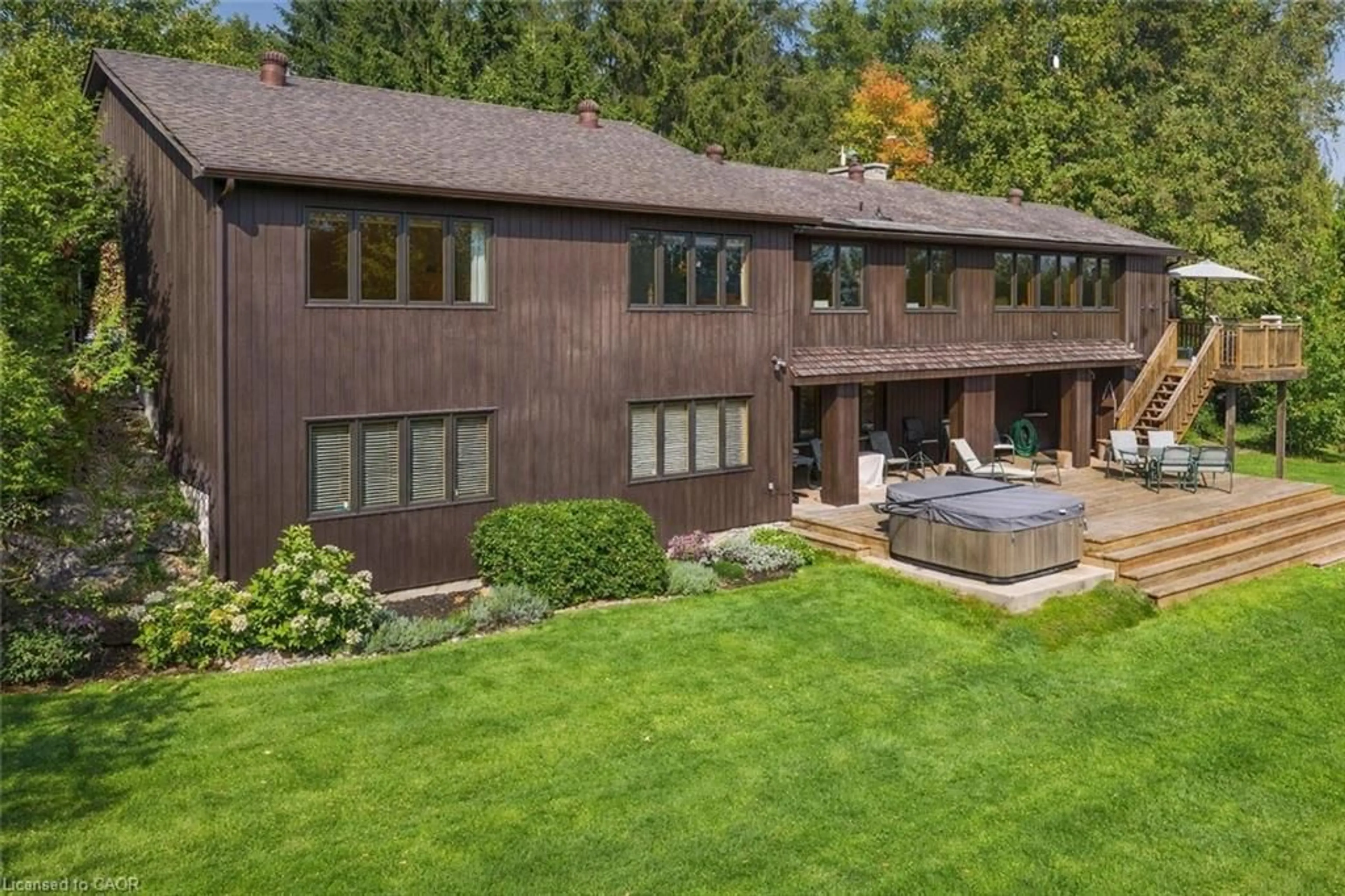 A pic from outside/outdoor area/front of a property/back of a property/a pic from drone, unknown for 185 Barden St, Eden Mills Ontario N0B 1P0