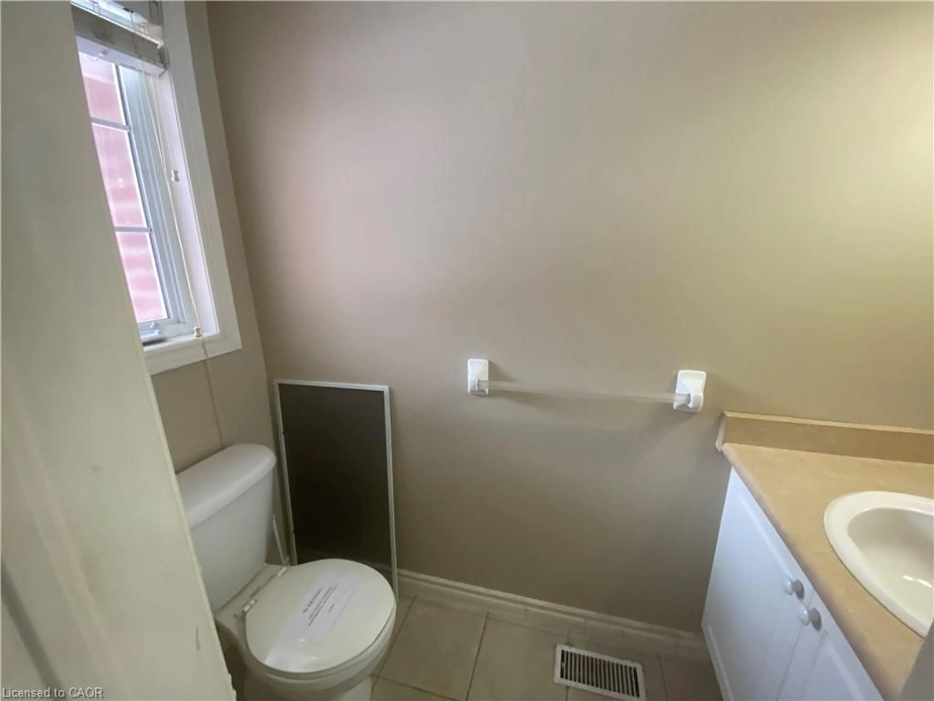 A pic of a room for 182 Kingswood Dr, Kitchener Ontario N2E 1S9