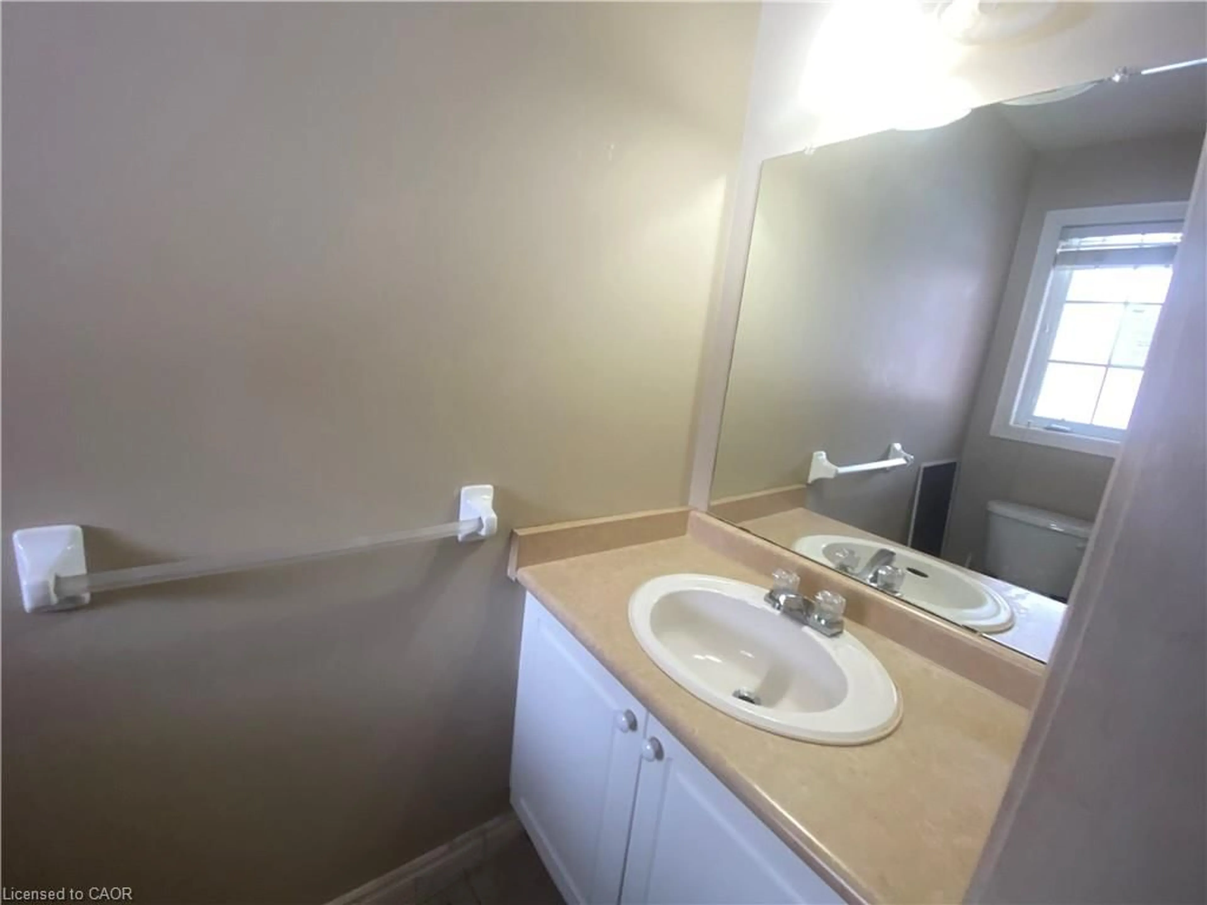 A pic of a room for 182 Kingswood Dr, Kitchener Ontario N2E 1S9