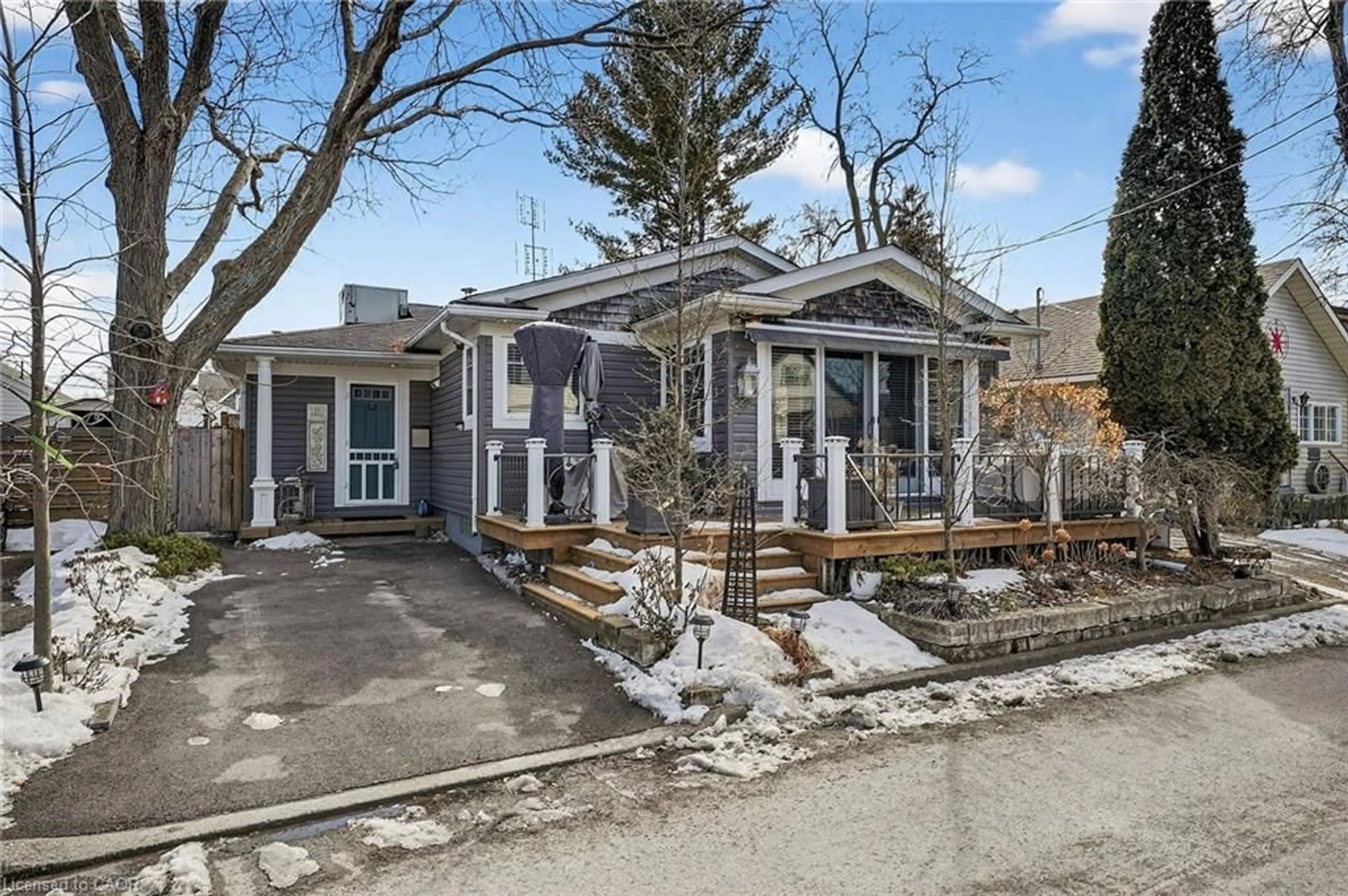 Unknown for 11 Peel St, St. Catharines Ontario L2N 5A2