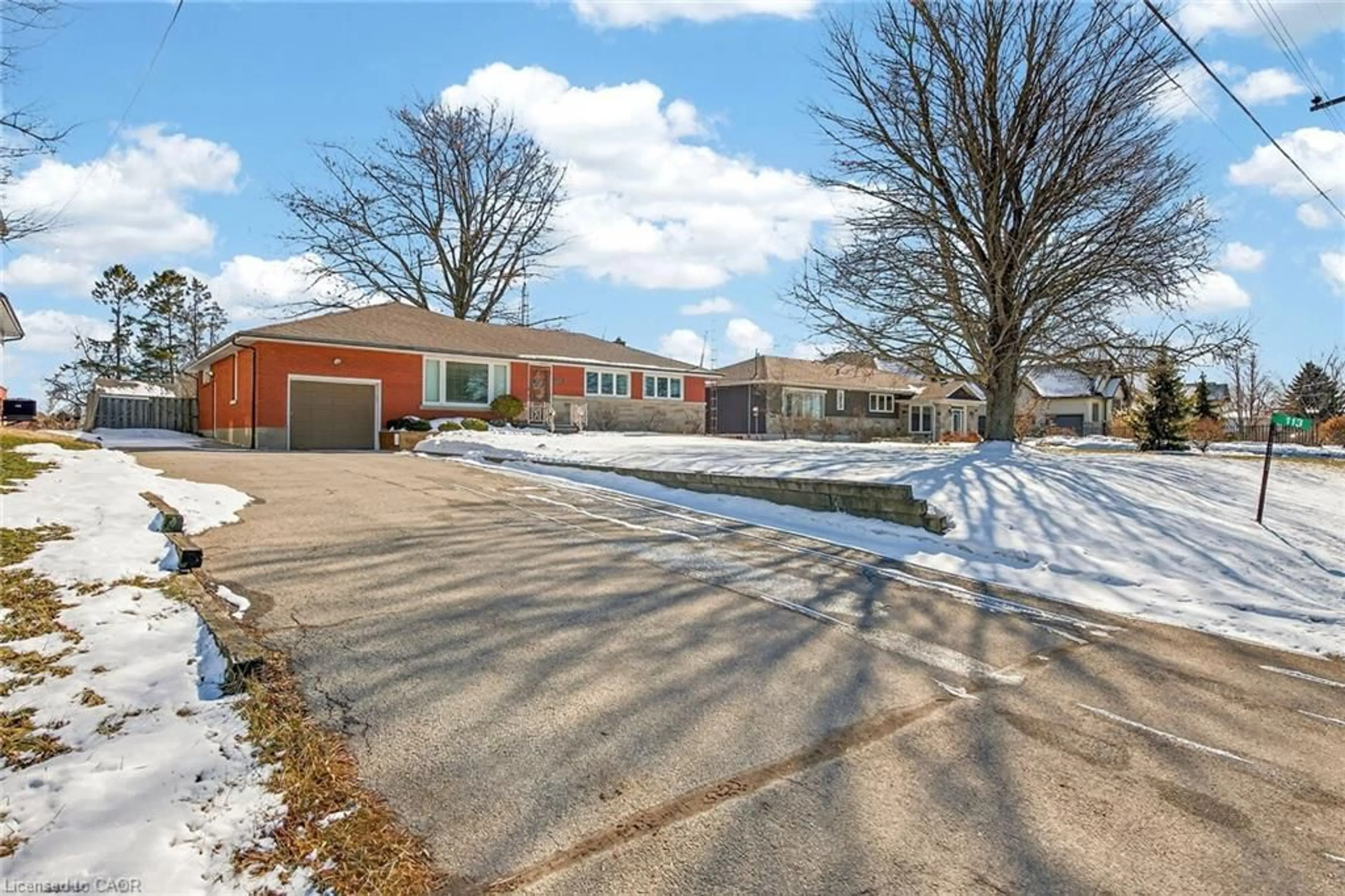 A pic from outside/outdoor area/front of a property/back of a property/a pic from drone, street for 113 Glancaster Rd, Ancaster Ontario L9G 3K9