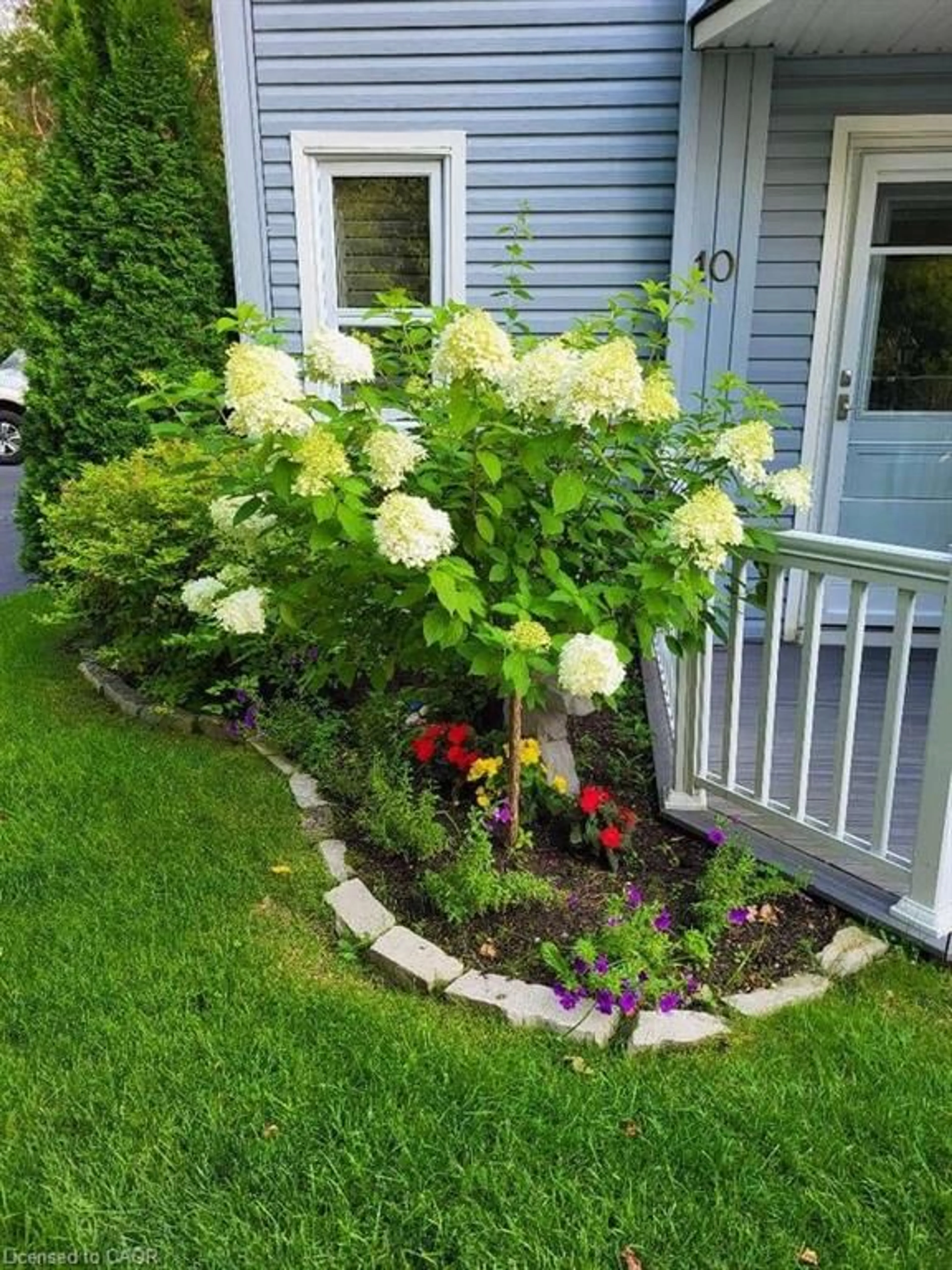 Indoor entryway for 15 28th St #10, Wasaga Beach Ontario L9Z 2E3