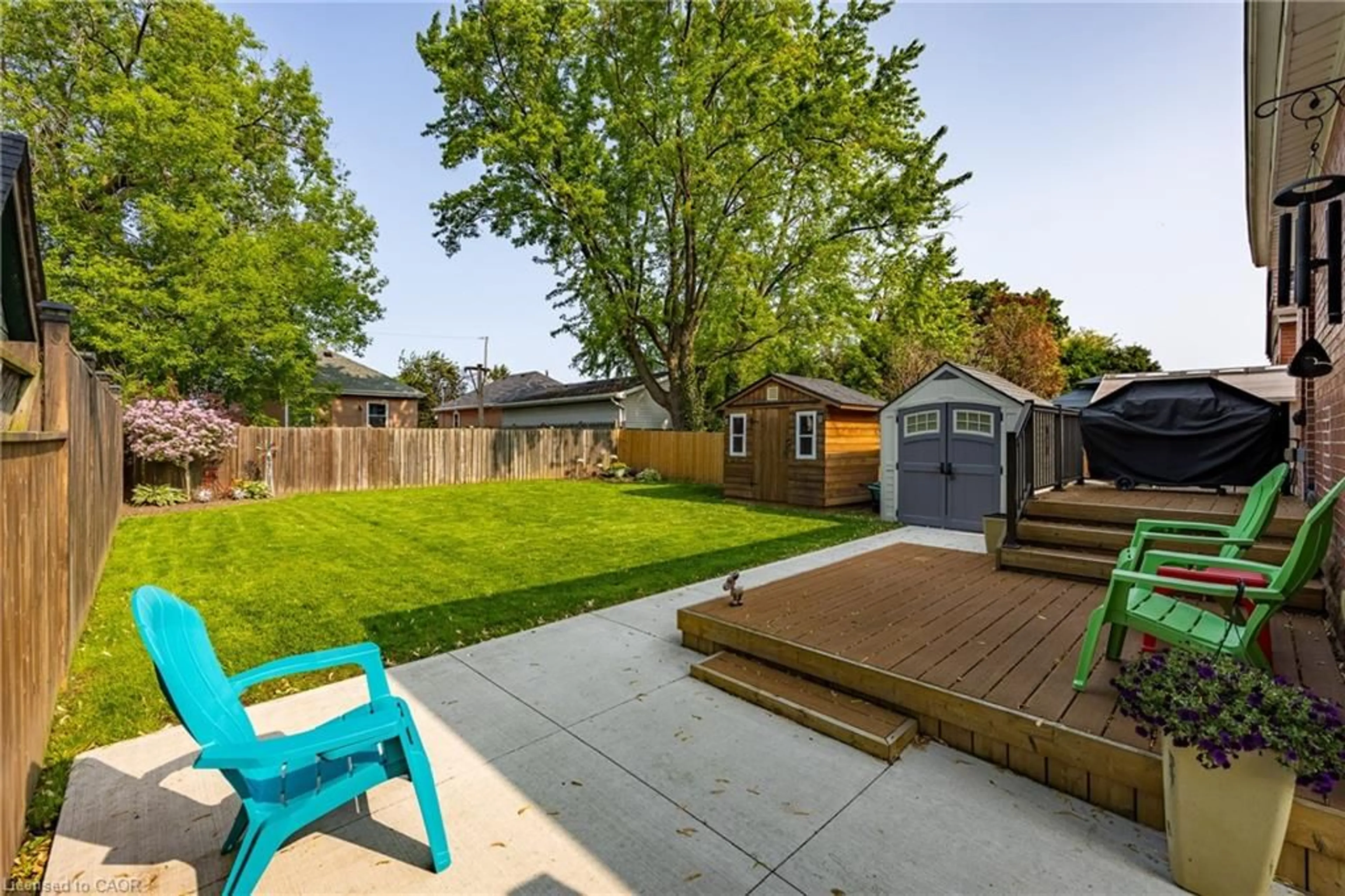 Patio, street for 290 East 14th St, Hamilton Ontario L9A 4B9