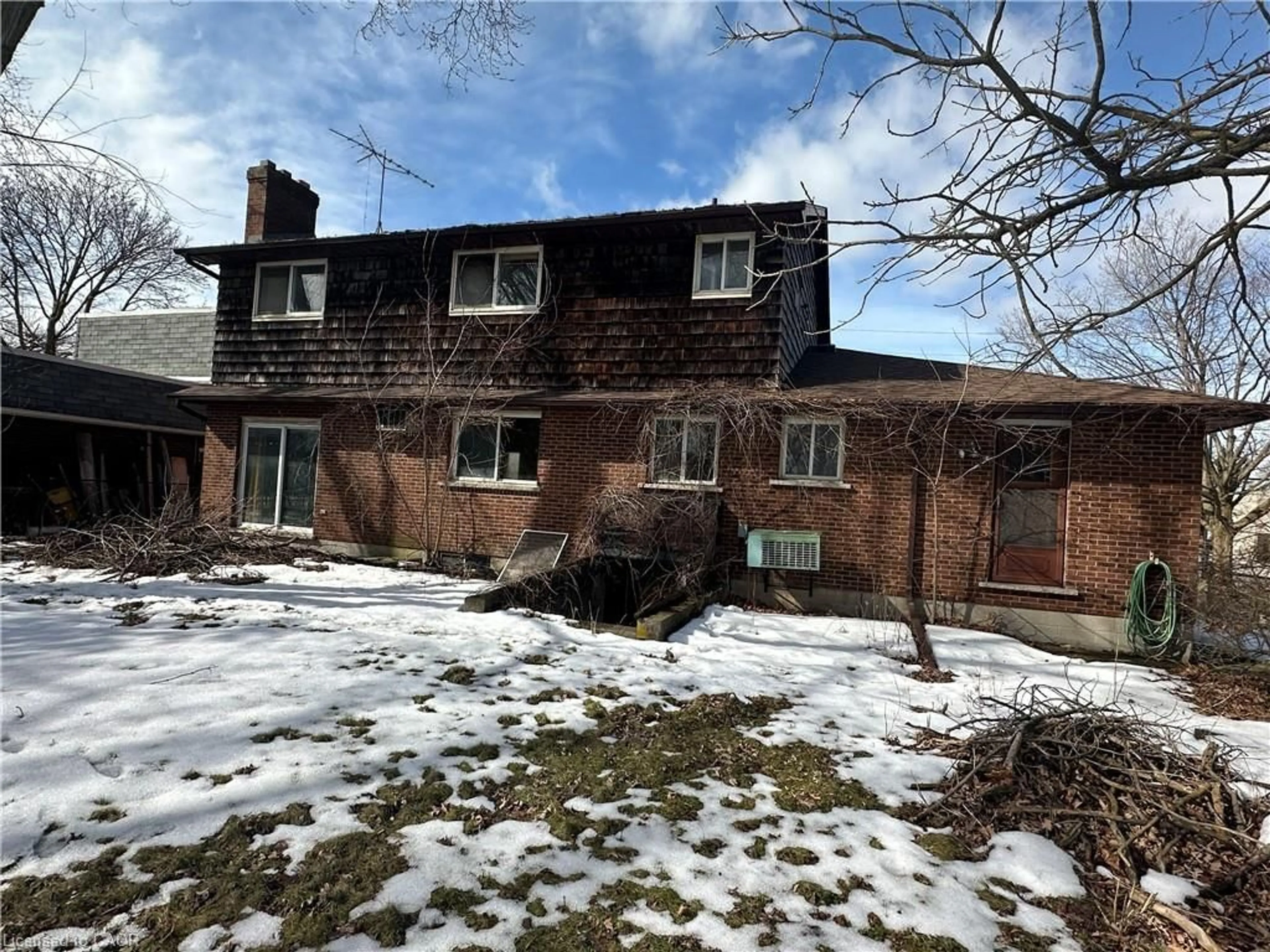 A pic from outside/outdoor area/front of a property/back of a property/a pic from drone, building for 343 Canborough St, Smithville Ontario L0R 2A0