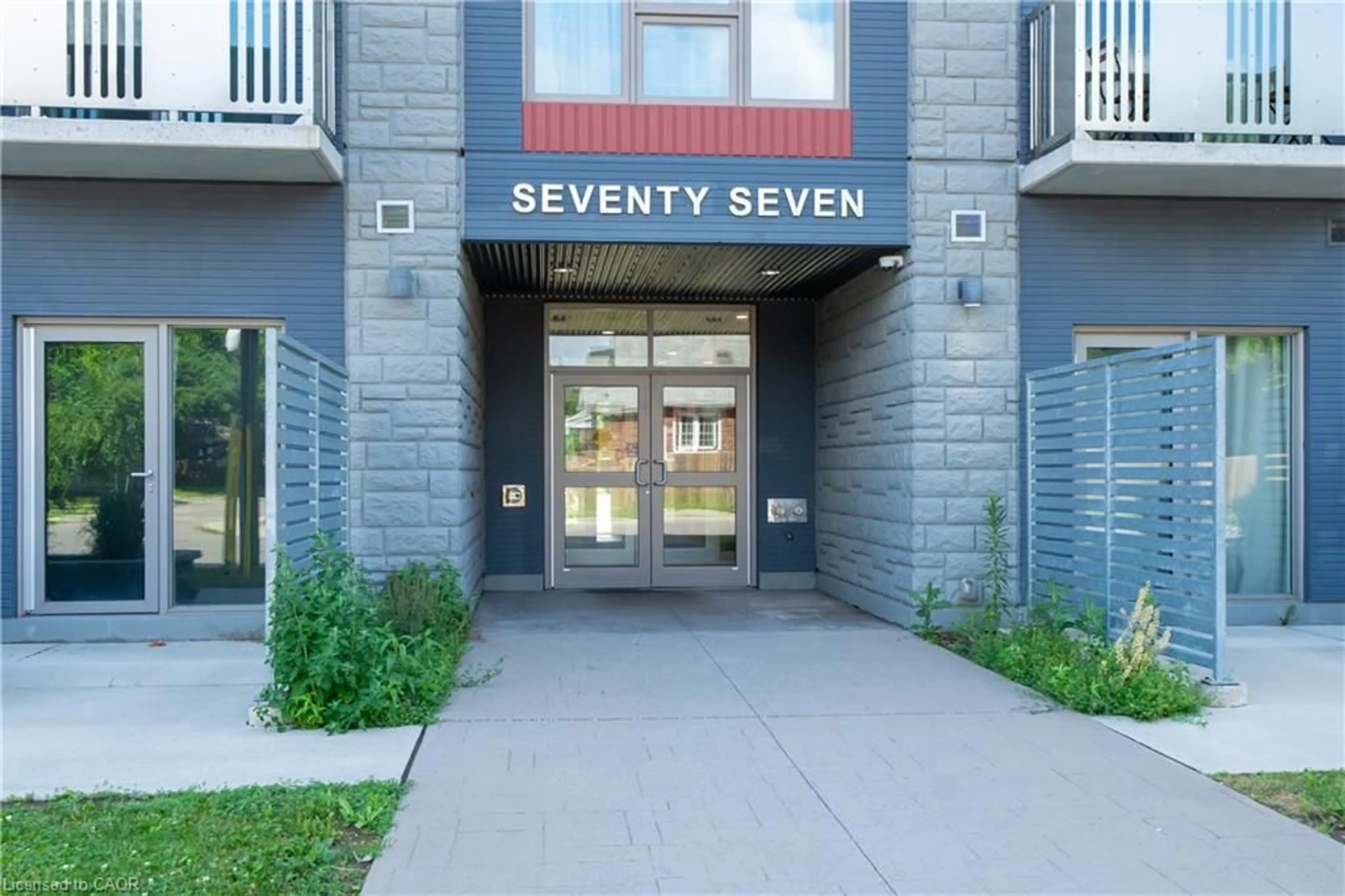 Indoor foyer for 77 Leland St #119, Hamilton Ontario L8S 3A1