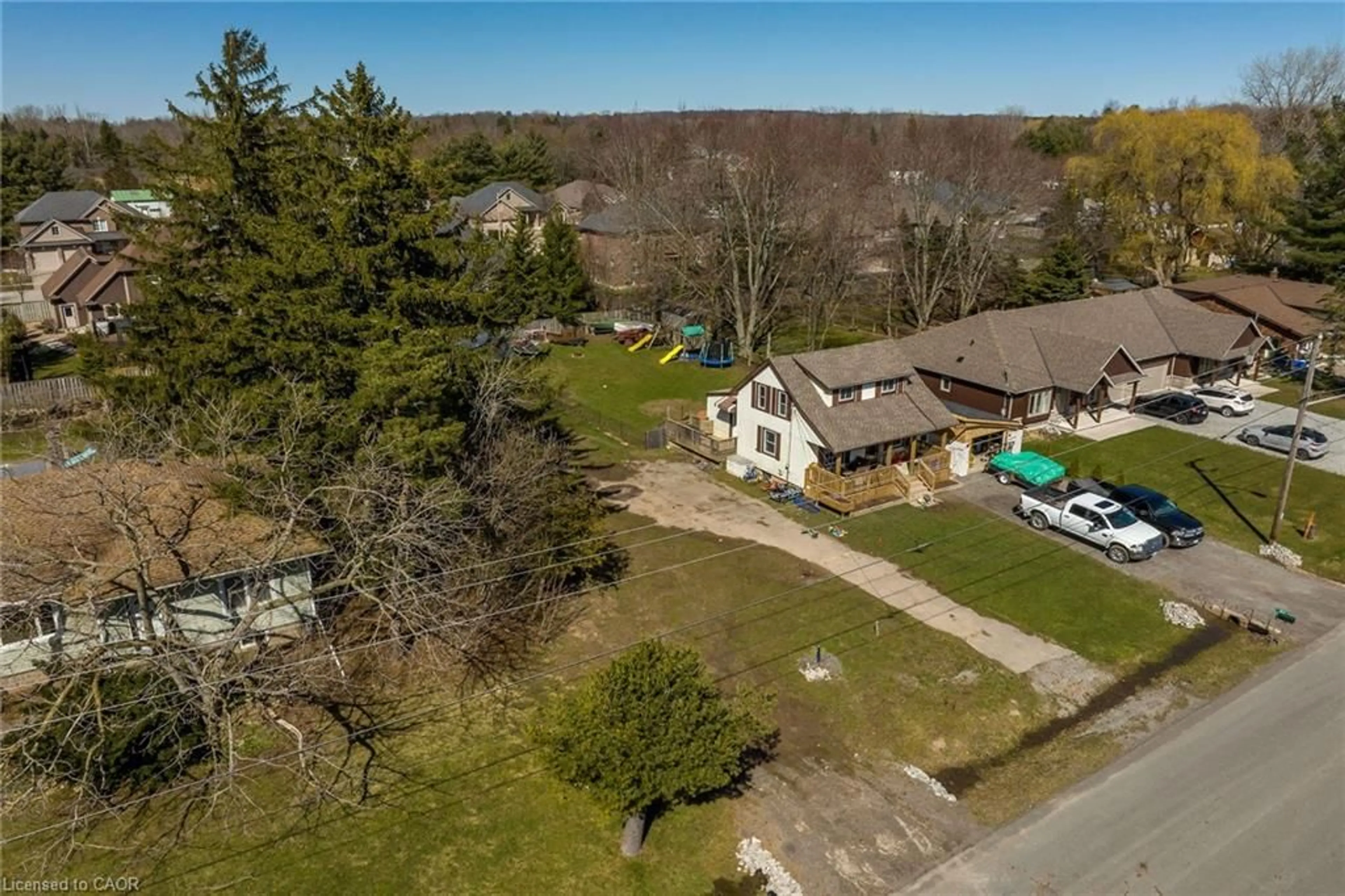 A pic from outside/outdoor area/front of a property/back of a property/a pic from drone, unknown for 815 Foss Rd, Fenwick Ontario L0S 1C0