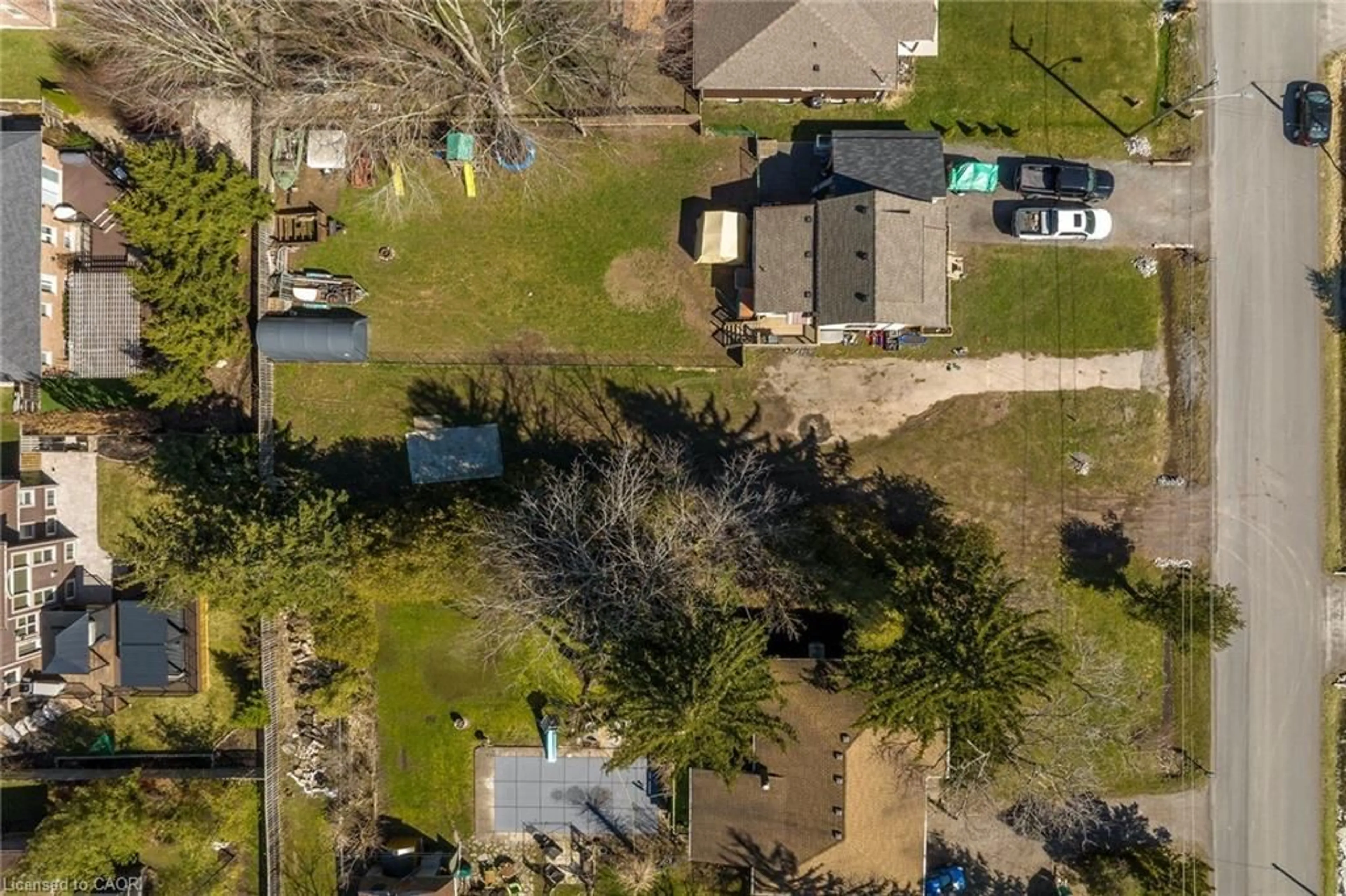 A pic from outside/outdoor area/front of a property/back of a property/a pic from drone, street for 815 Foss Rd, Fenwick Ontario L0S 1C0
