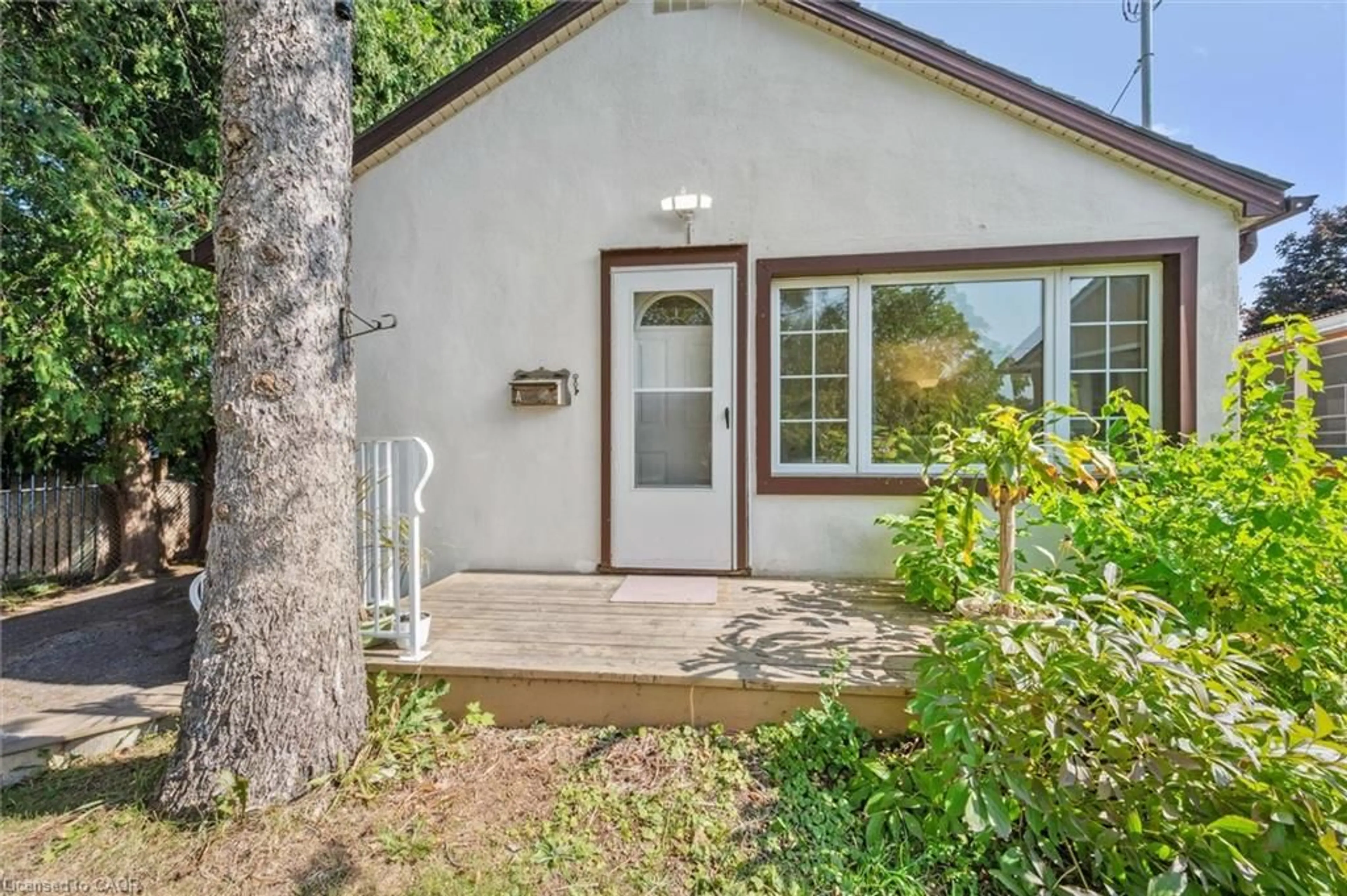 Unknown for 321 Vine St, Cambridge Ontario N3H 2Y5